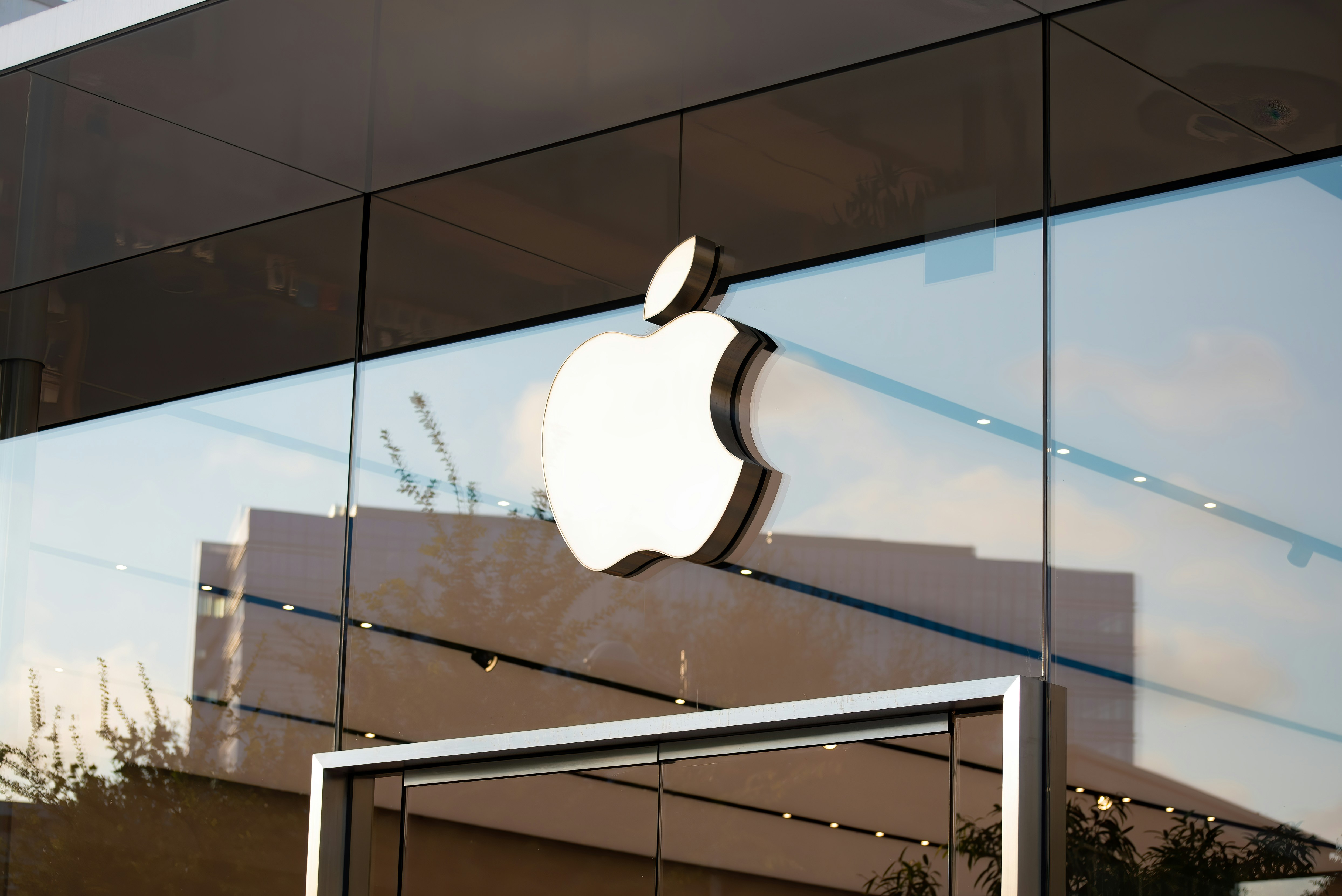 Los ejecutivos de Apple promocionan las ofertas de la empresa para los negocios