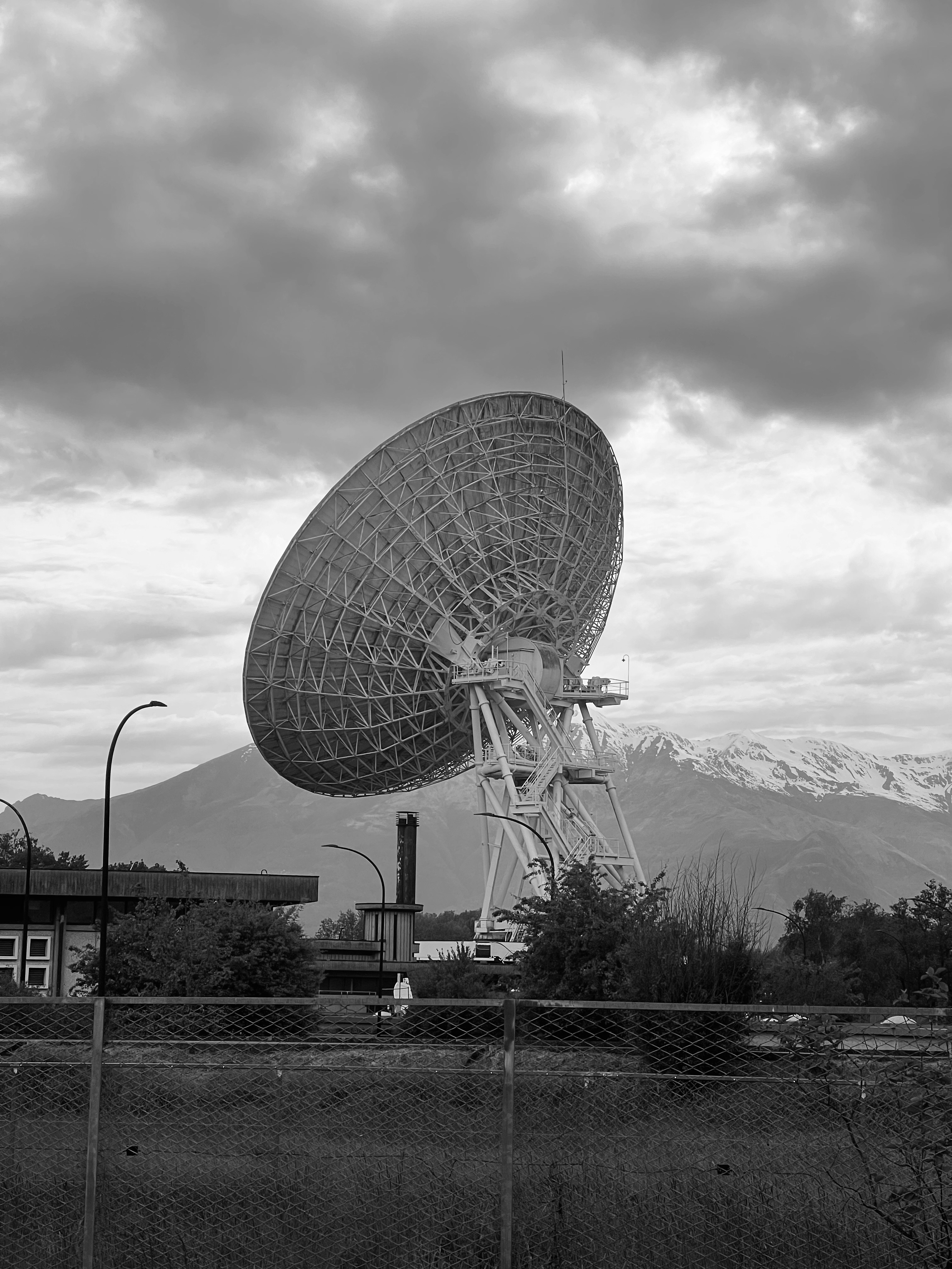 Aprendizaje de la equivarianza geométrica en datos de teledetección satelital con una arquitectura predictiva