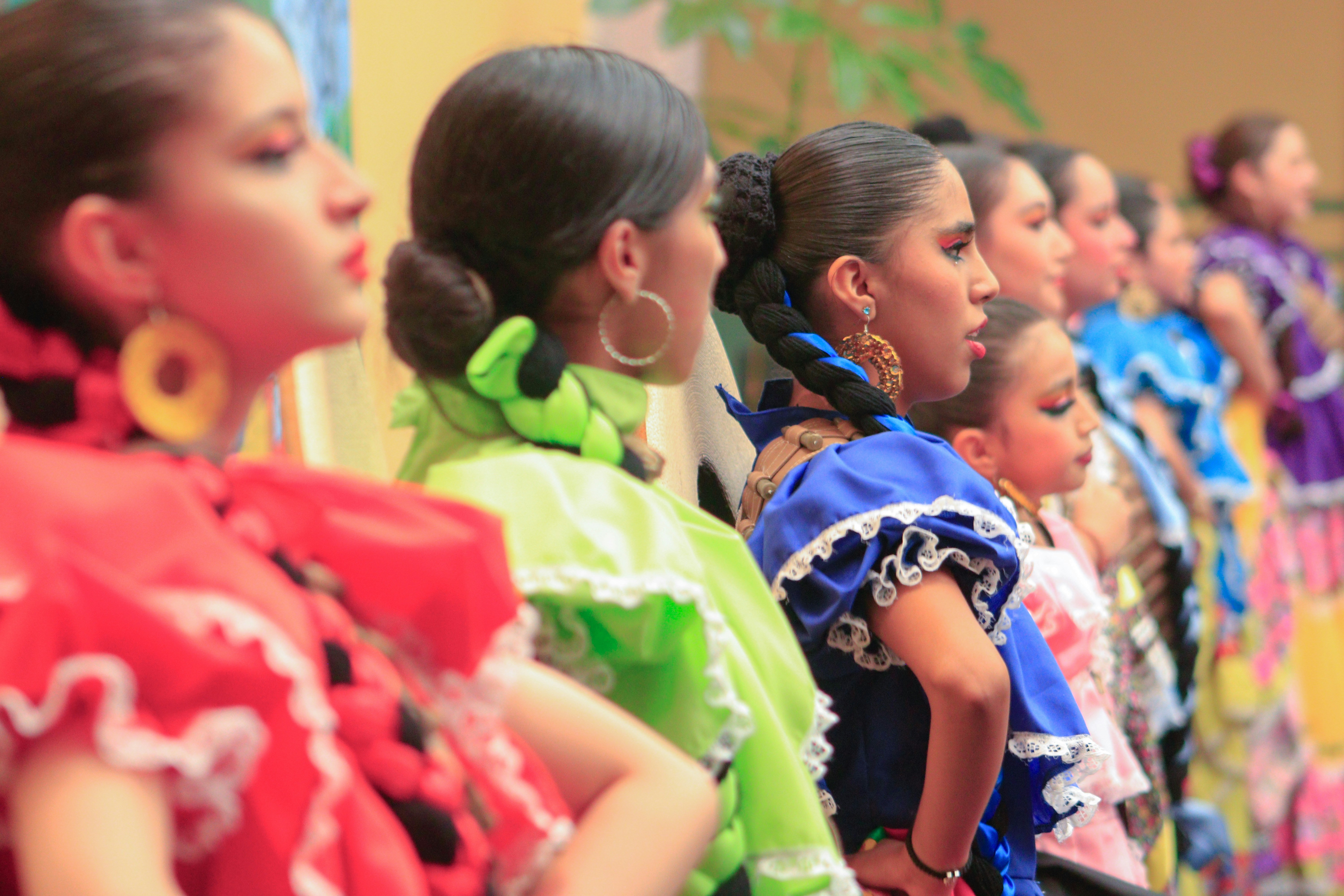 Aprendizaje de representaciones federadas dispersas para programas de revitalización de lenguas patrimoniales bajo cumplimiento multi-jurisdiccional