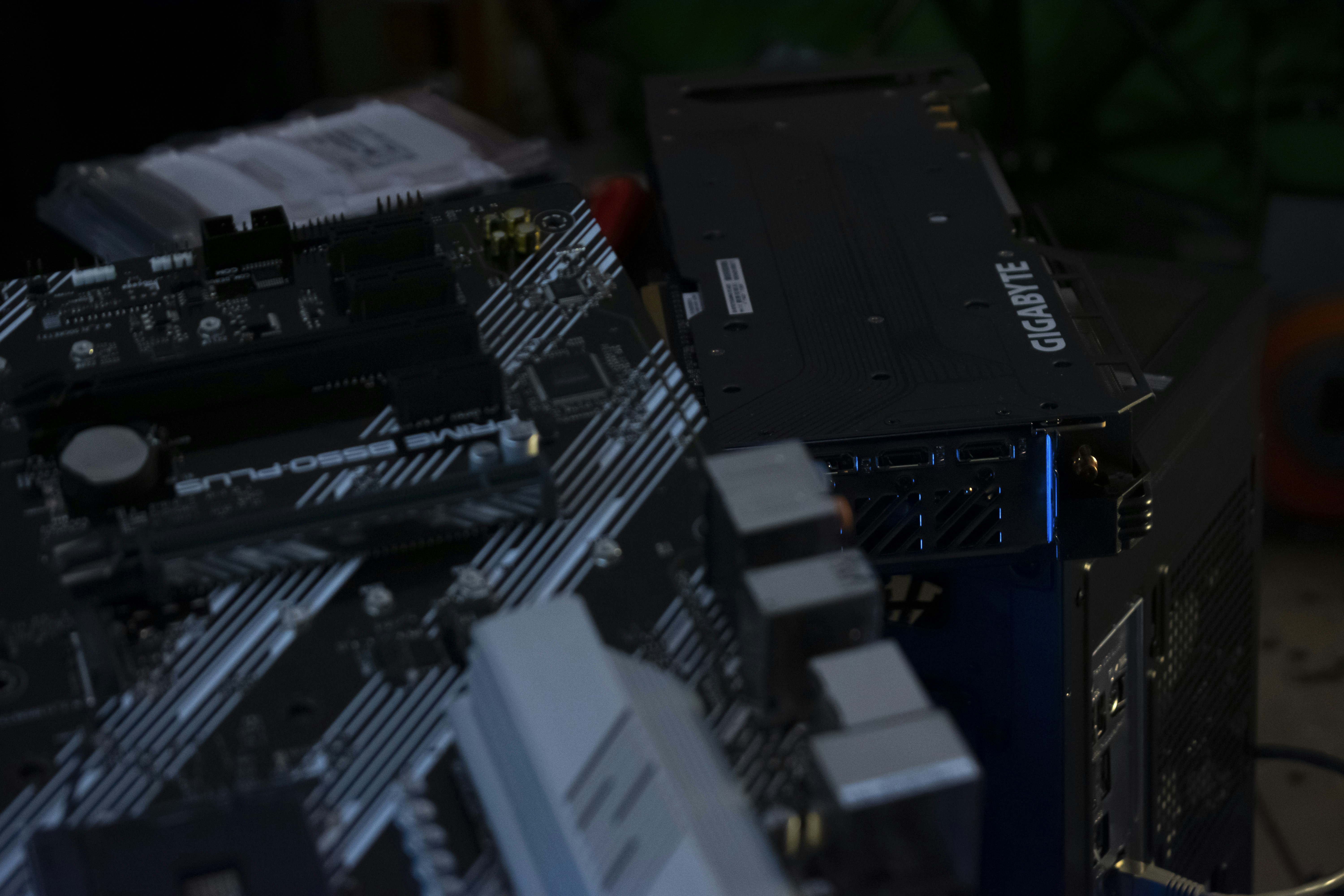 ¿Comprar piezas de PC usadas en 2026? Lee esto antes de que te estafen