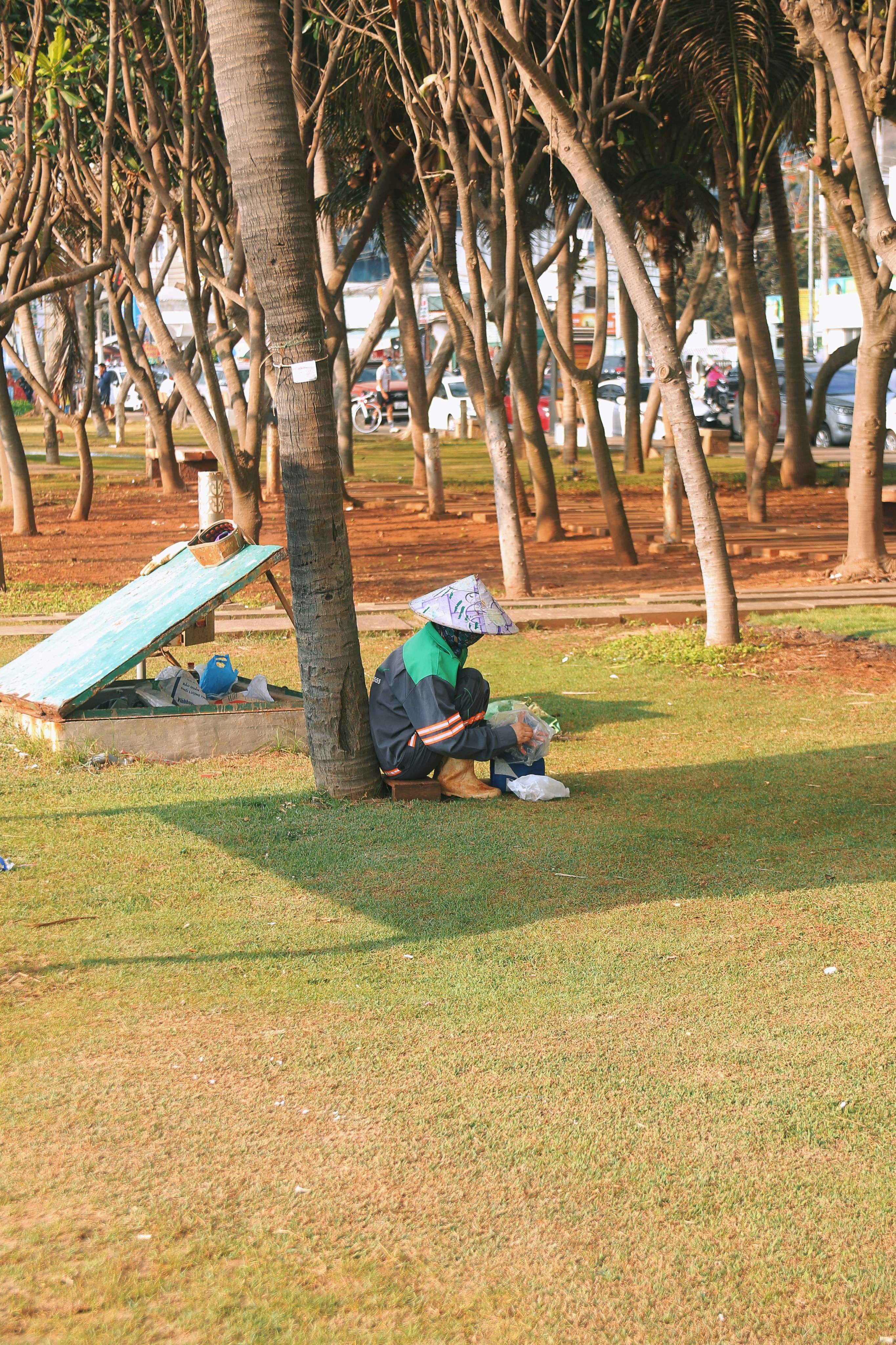 Subgrafos inductivos como atajos: disentrelazamiento causal para el aprendizaje de grafos heterofílicos