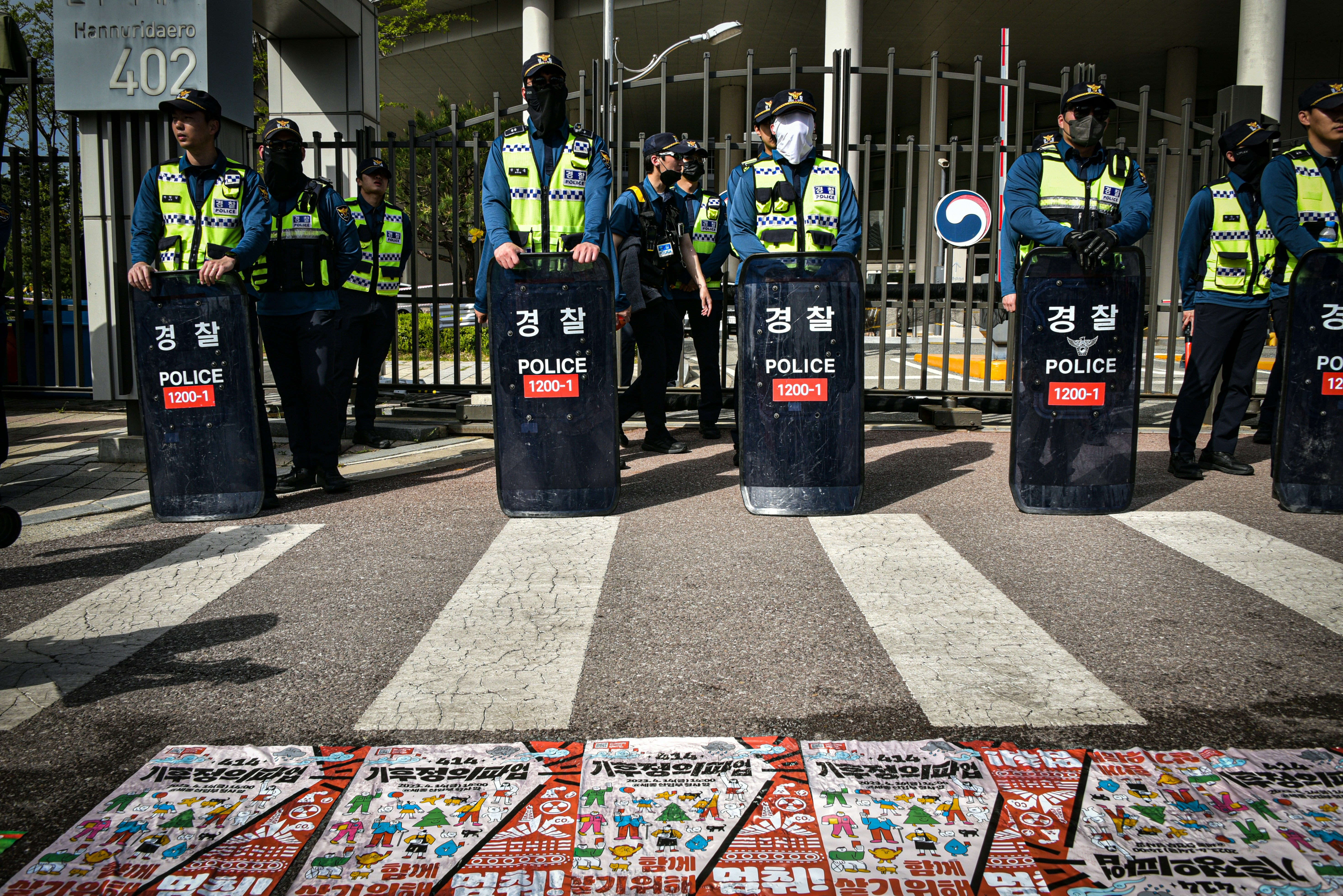 Límites de riesgo ajustados para la detención temprana en regresión lineal gaussiana