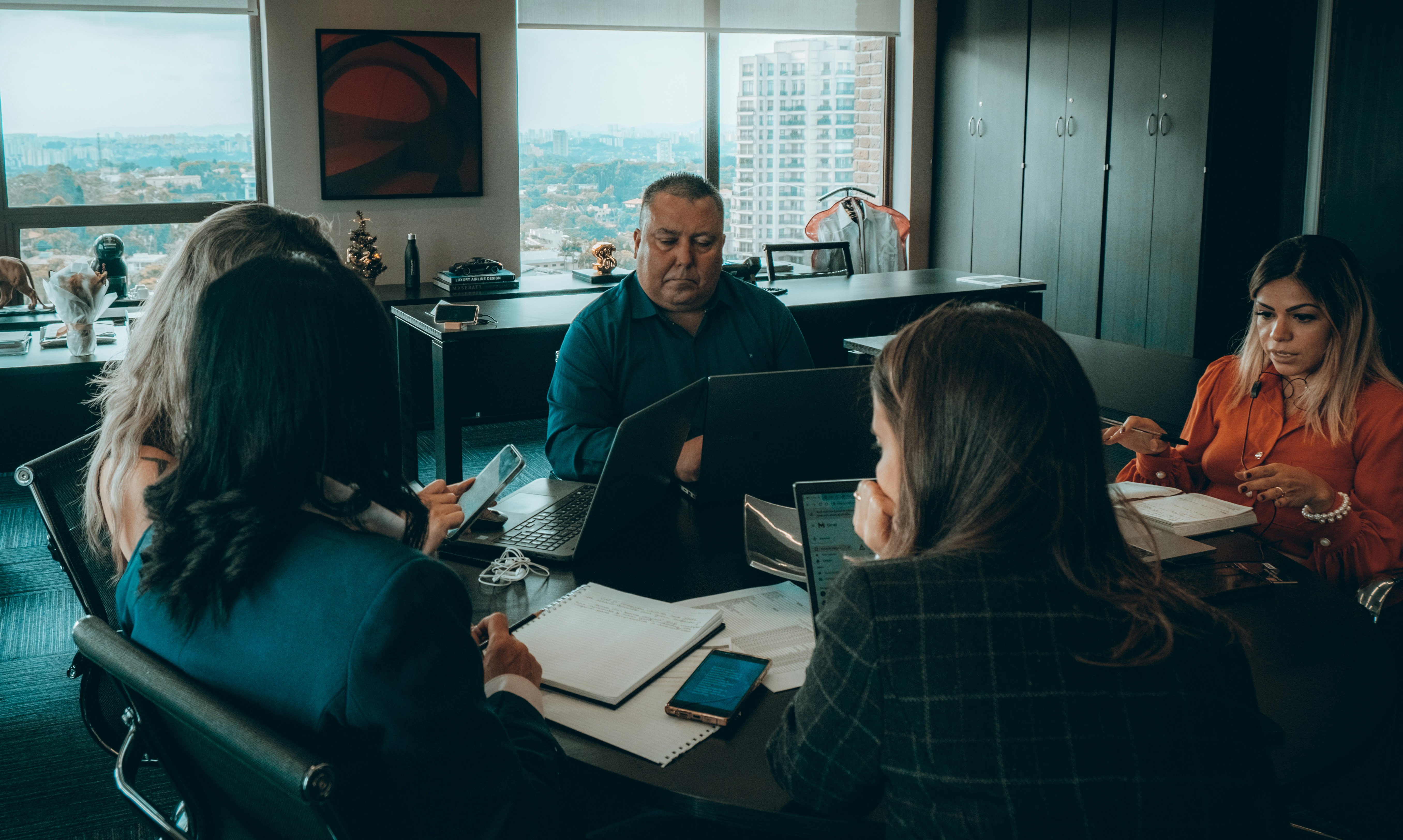 ¿Cómo puede un equipo de desarrollo dedicado ayudar a mi negocio?