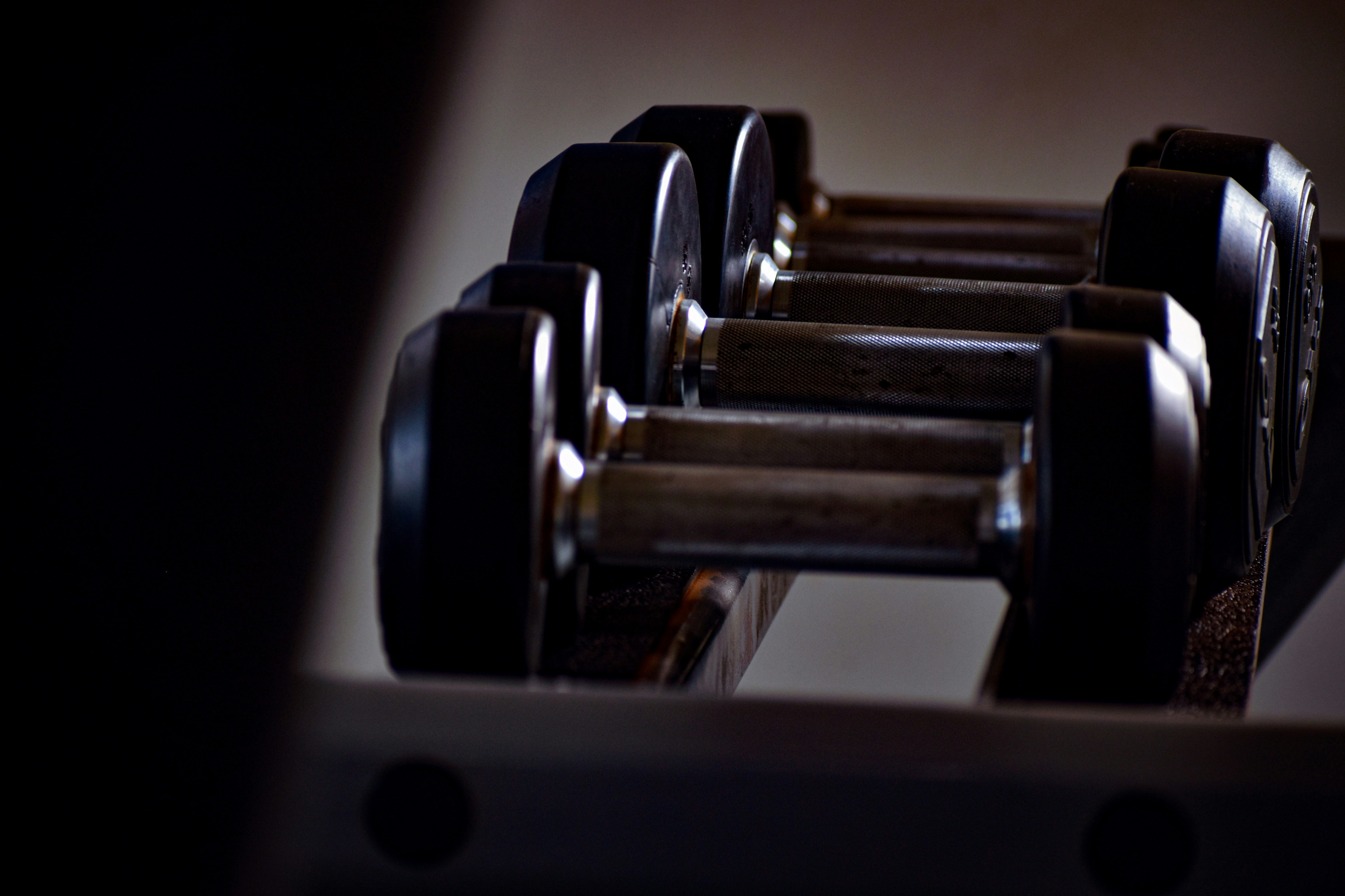 Estas mancuernas ajustables realmente me hicieron seguir una rutina de levantamiento