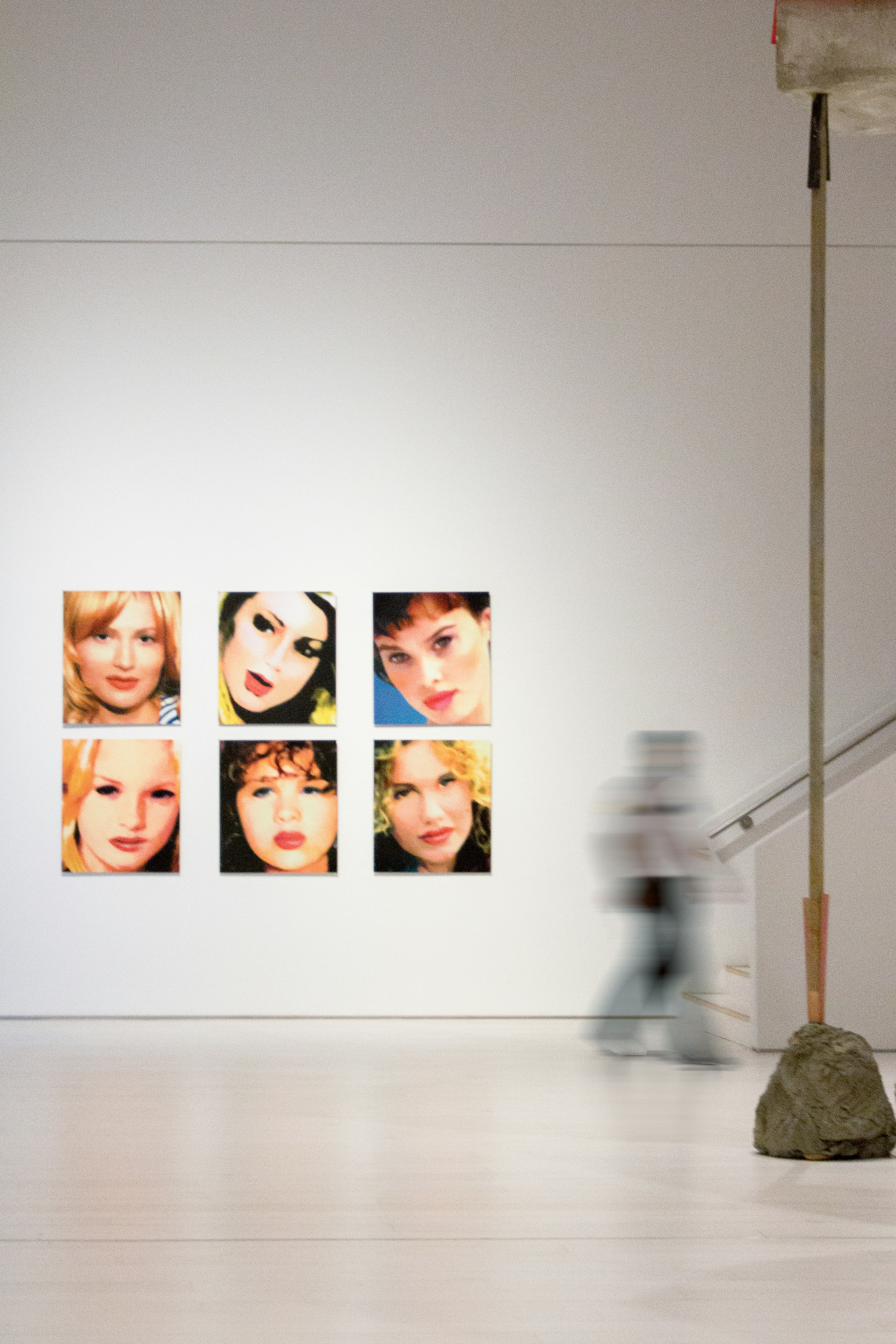 La psicología de las imágenes visuales limpias: por qué las imágenes sin fondo convierten mejor