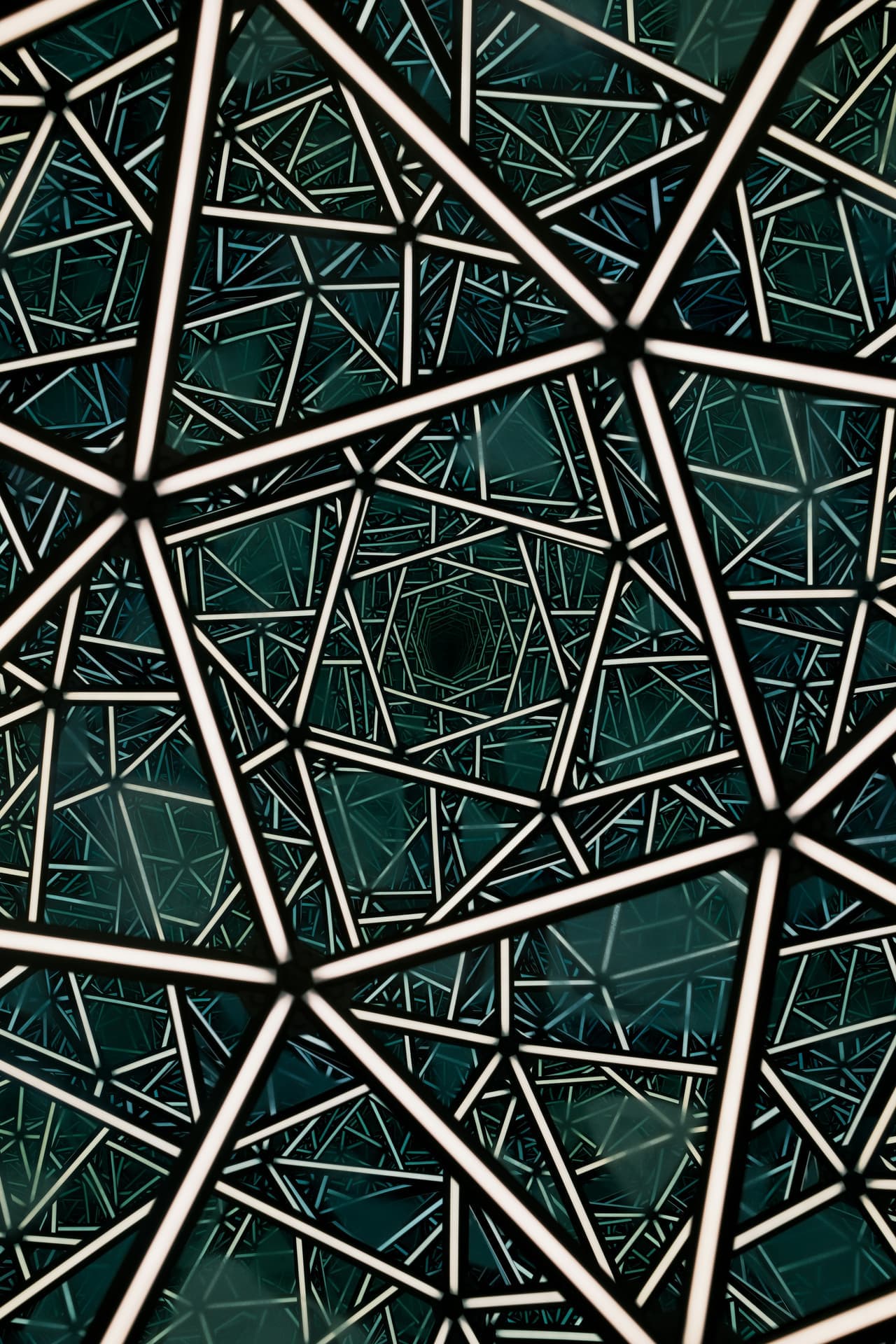 Desbloqueando la geometría interna de la IA: Estructuras agnósticas de escala en redes neuronales