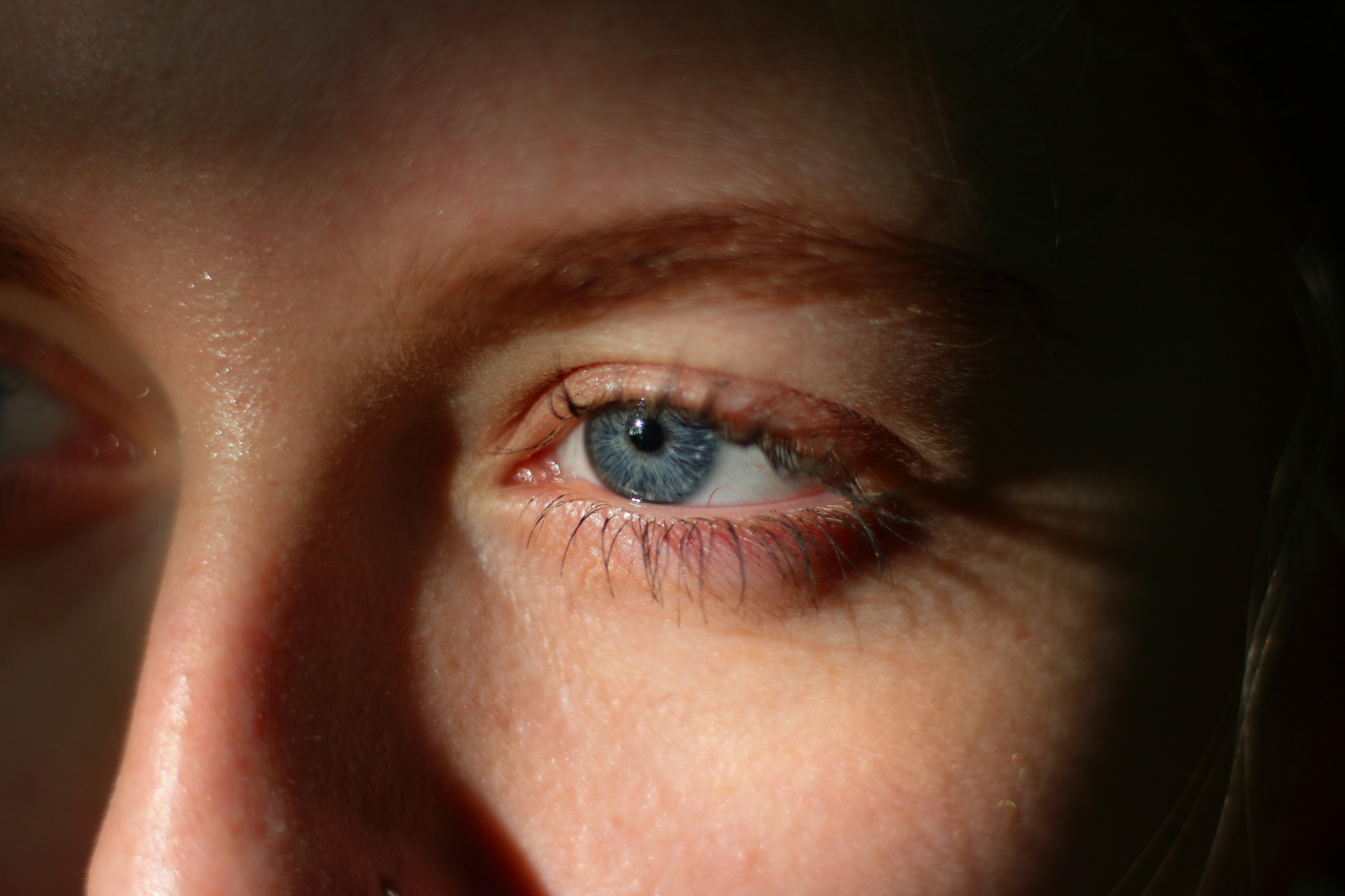 U-CAN: Atenuación Contrastiva Consciente de la Utilidad para un Olvido Eficiente en Recomendaciones Generativas