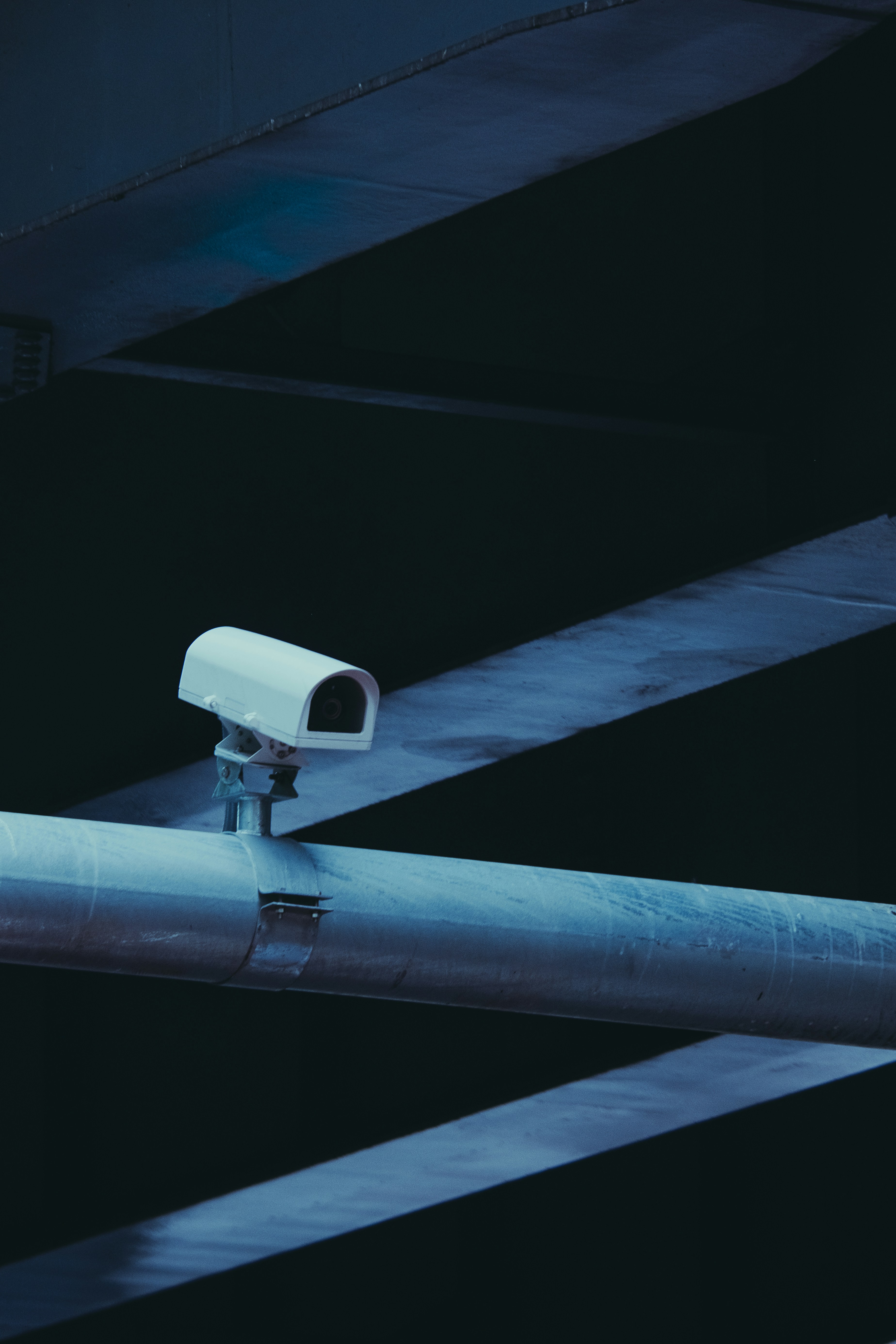 Detección de anomalías federadas para datos de vigilancia de robots con privacidad diferencial