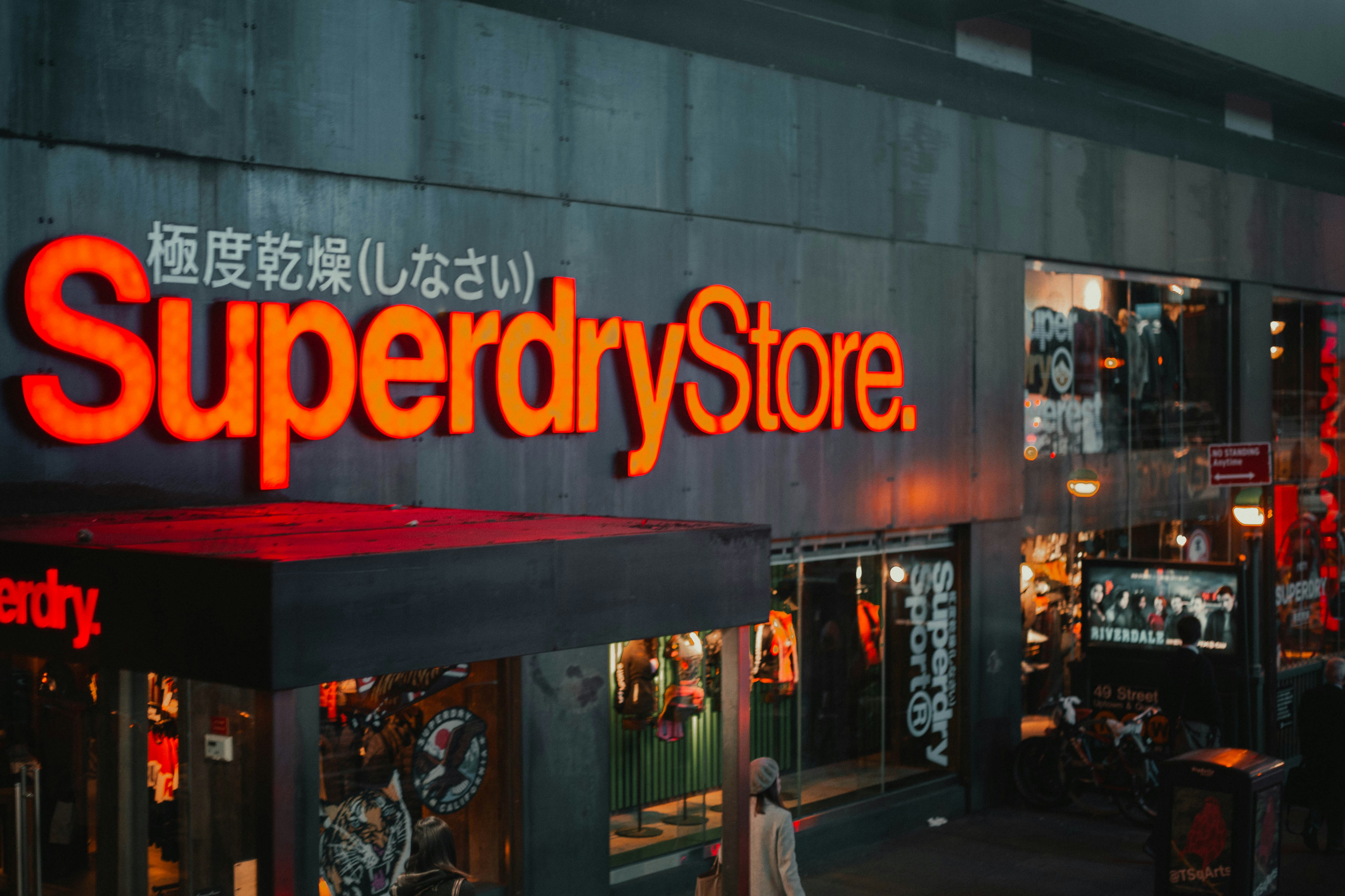 ¡Olvida las tiendas departamentales; las grandes superficies son la tendencia: comprendiendo el cambio en el comercio minorista!