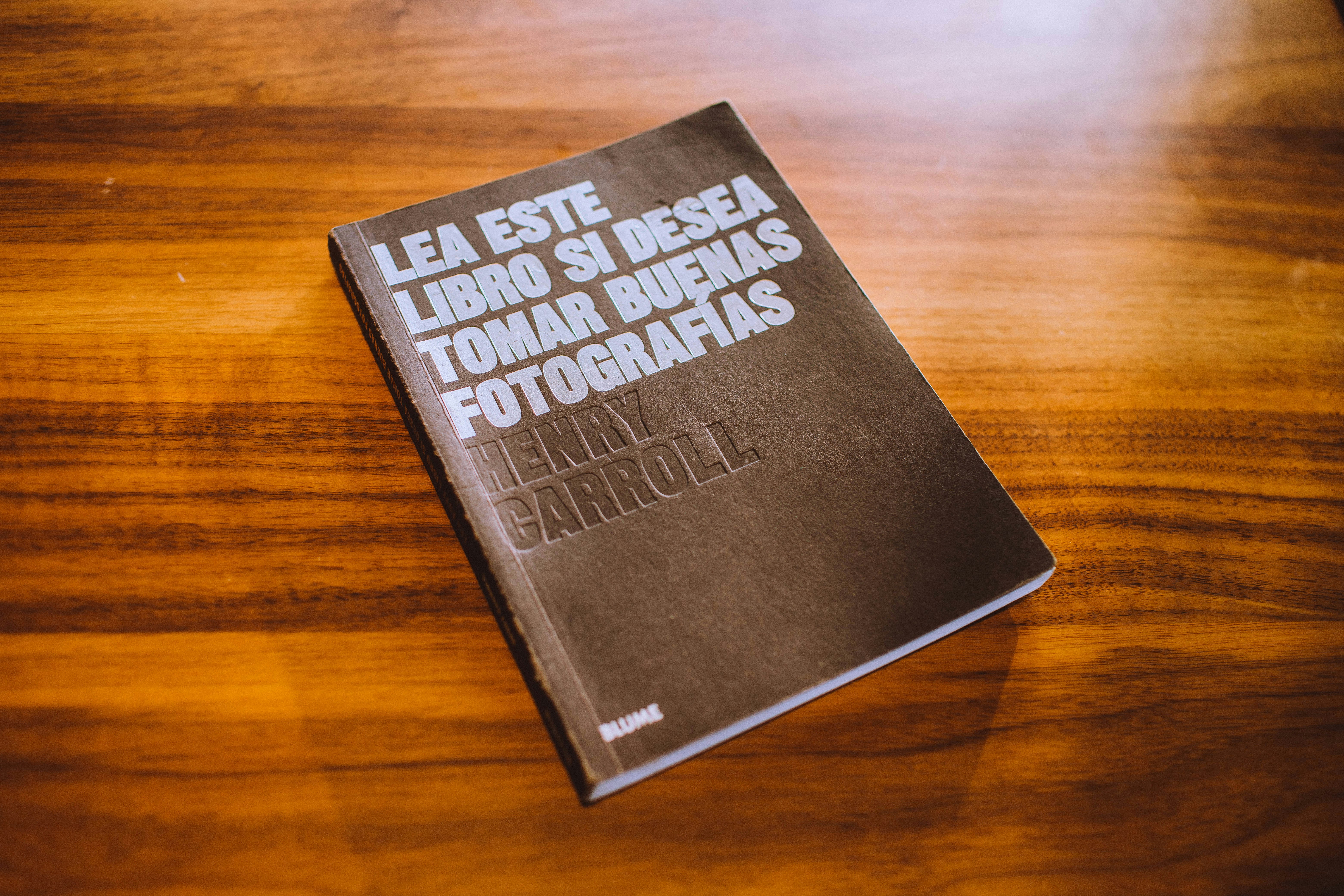 La forma del exceso de pensamiento: ráfagas de retroceso en trazas largas de razonamiento