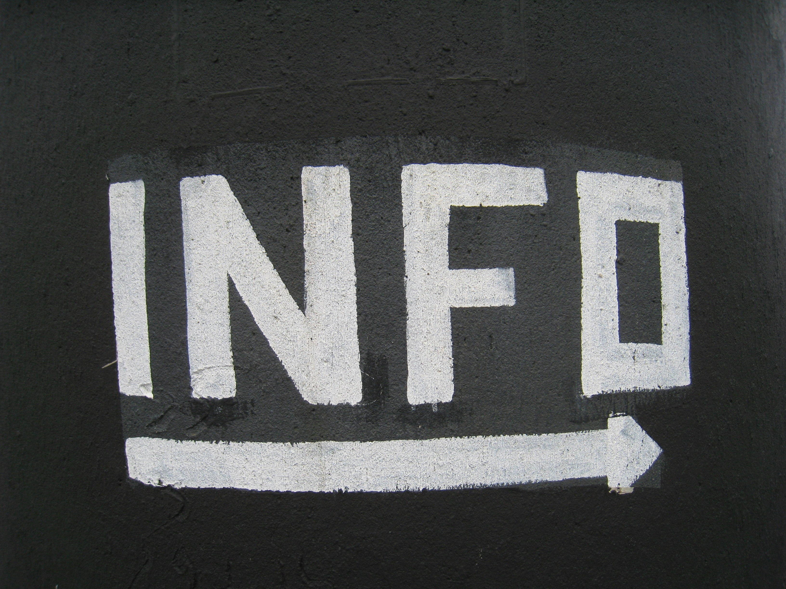 Información Común con Pérdidas en una Red Gray-Wyner Aprendible