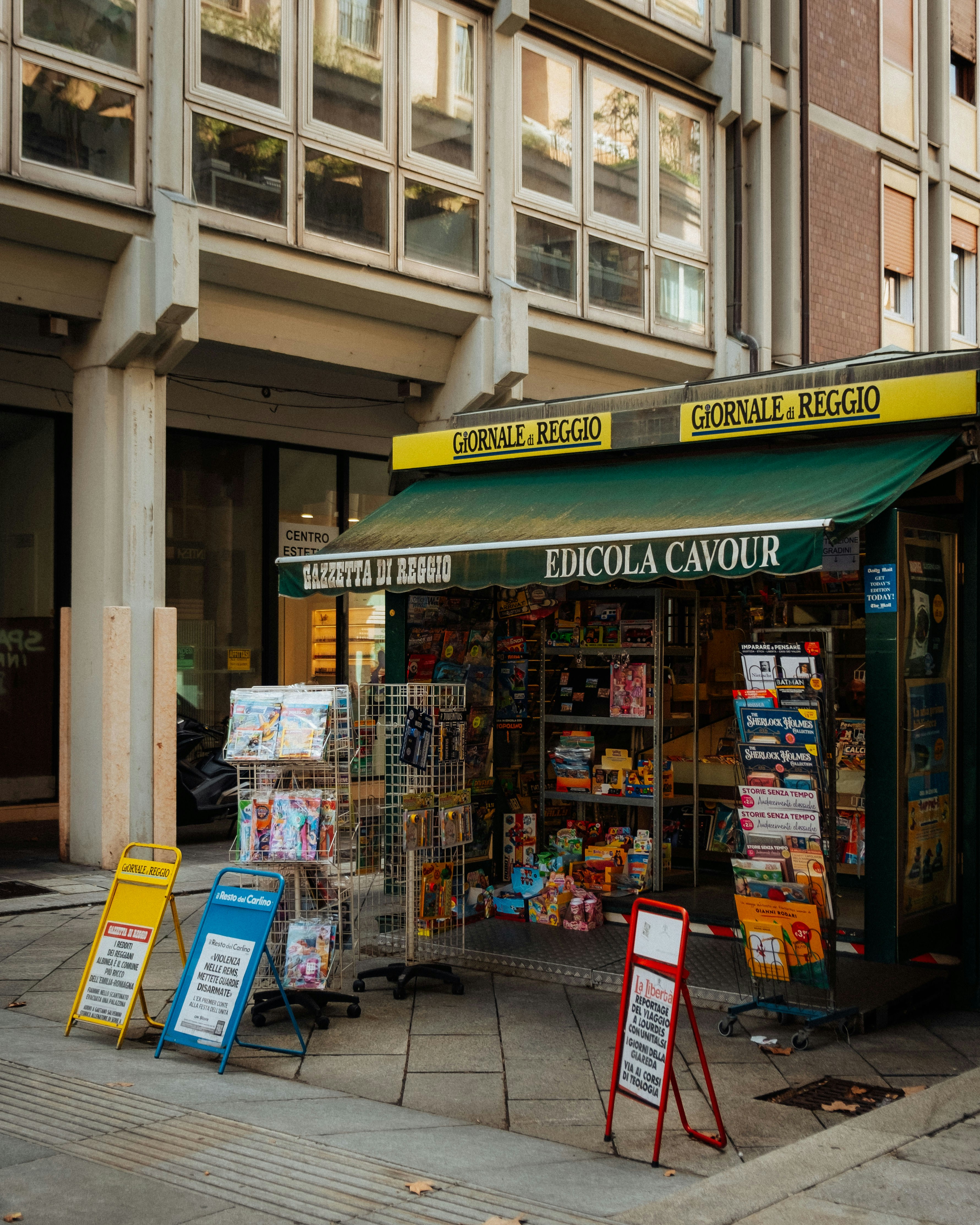 Guía de cómo los actores de amenazas investigan tiendas de tarjetas de crédito robadas desde el interior