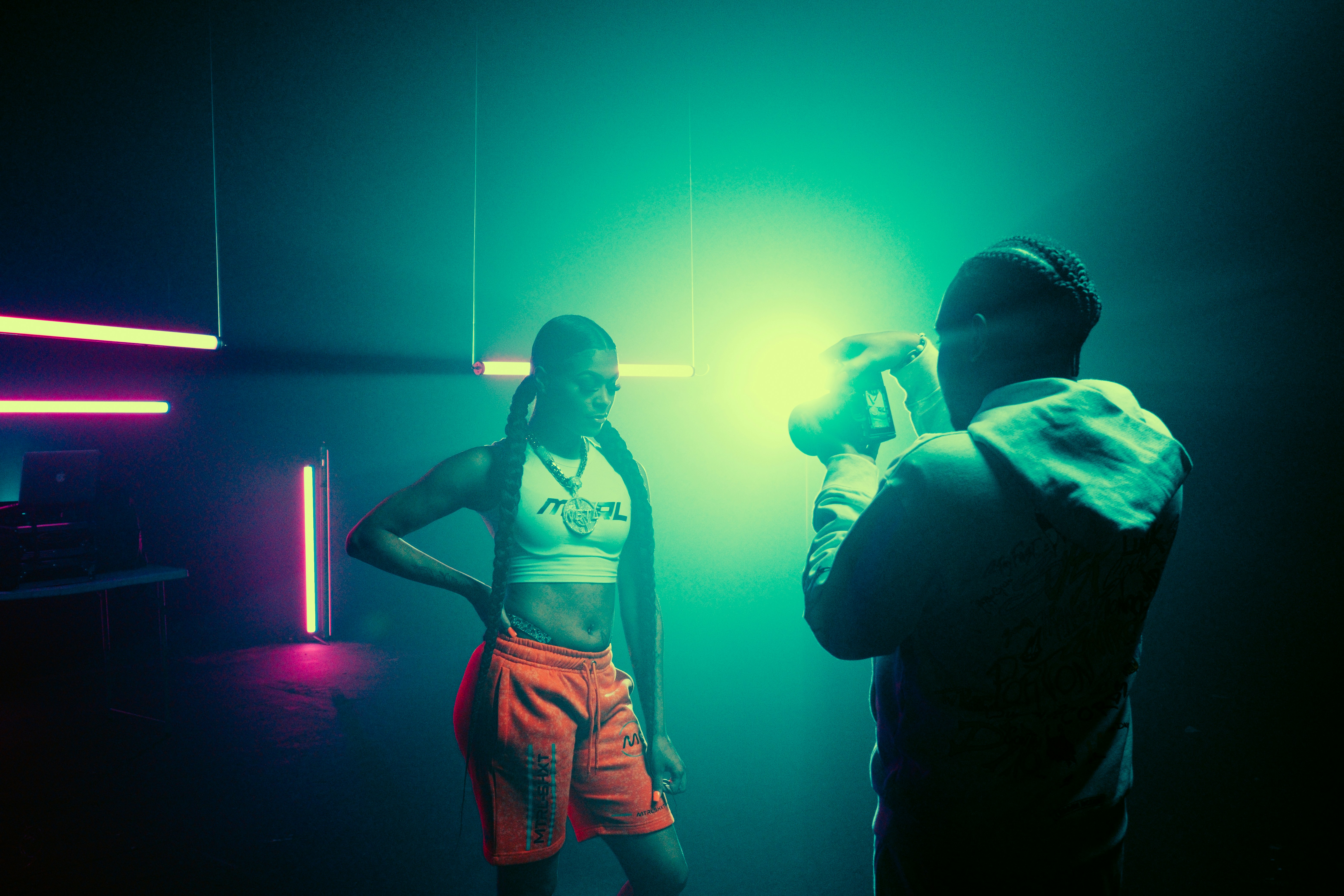 Videos musicales de IA: cómo los artistas independientes compiten con la calidad de producción de las discográficas principales