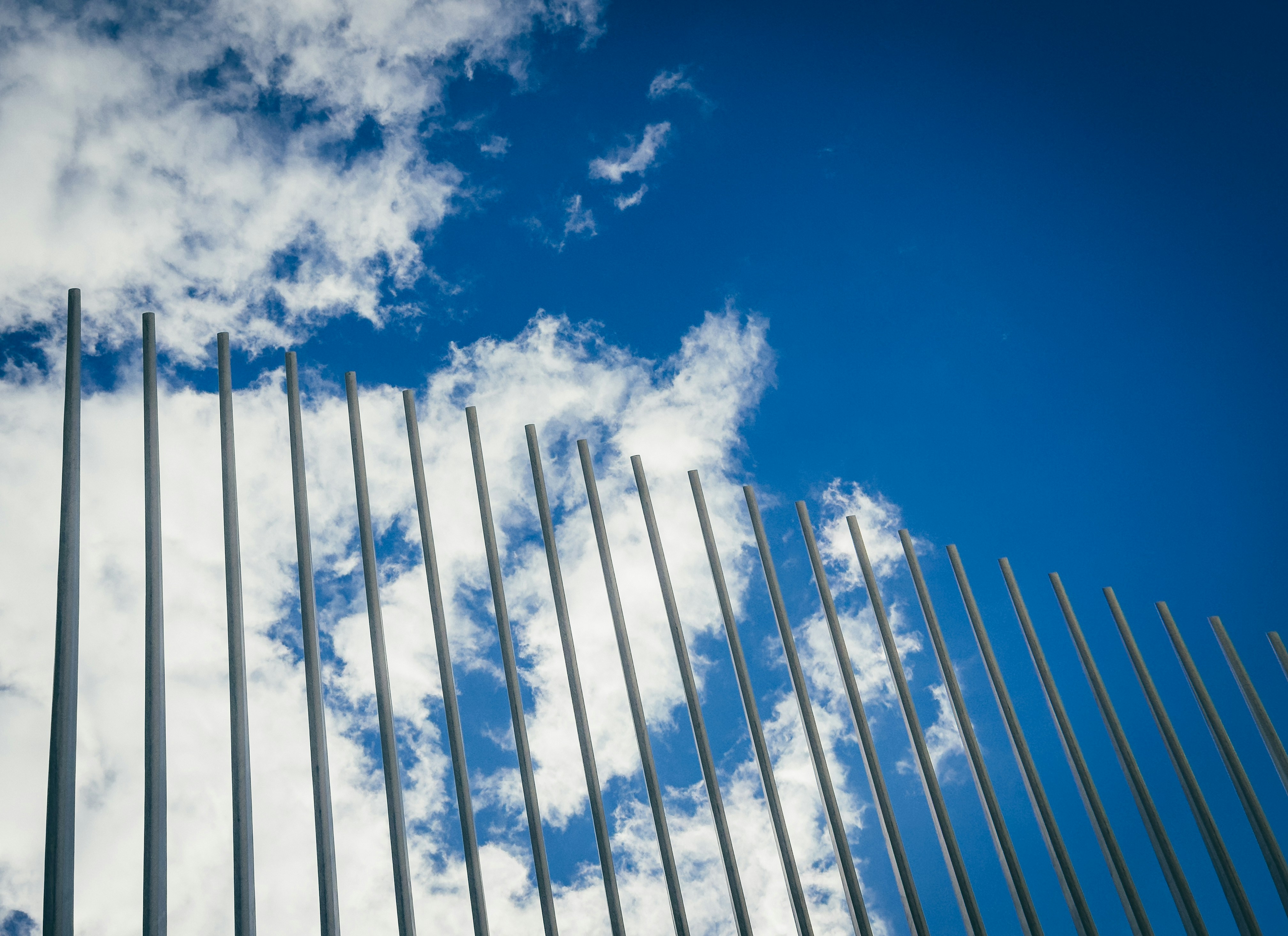 ¿Pueden los servicios de migración a la nube ayudar a reducir costos y ahorrar tiempo?