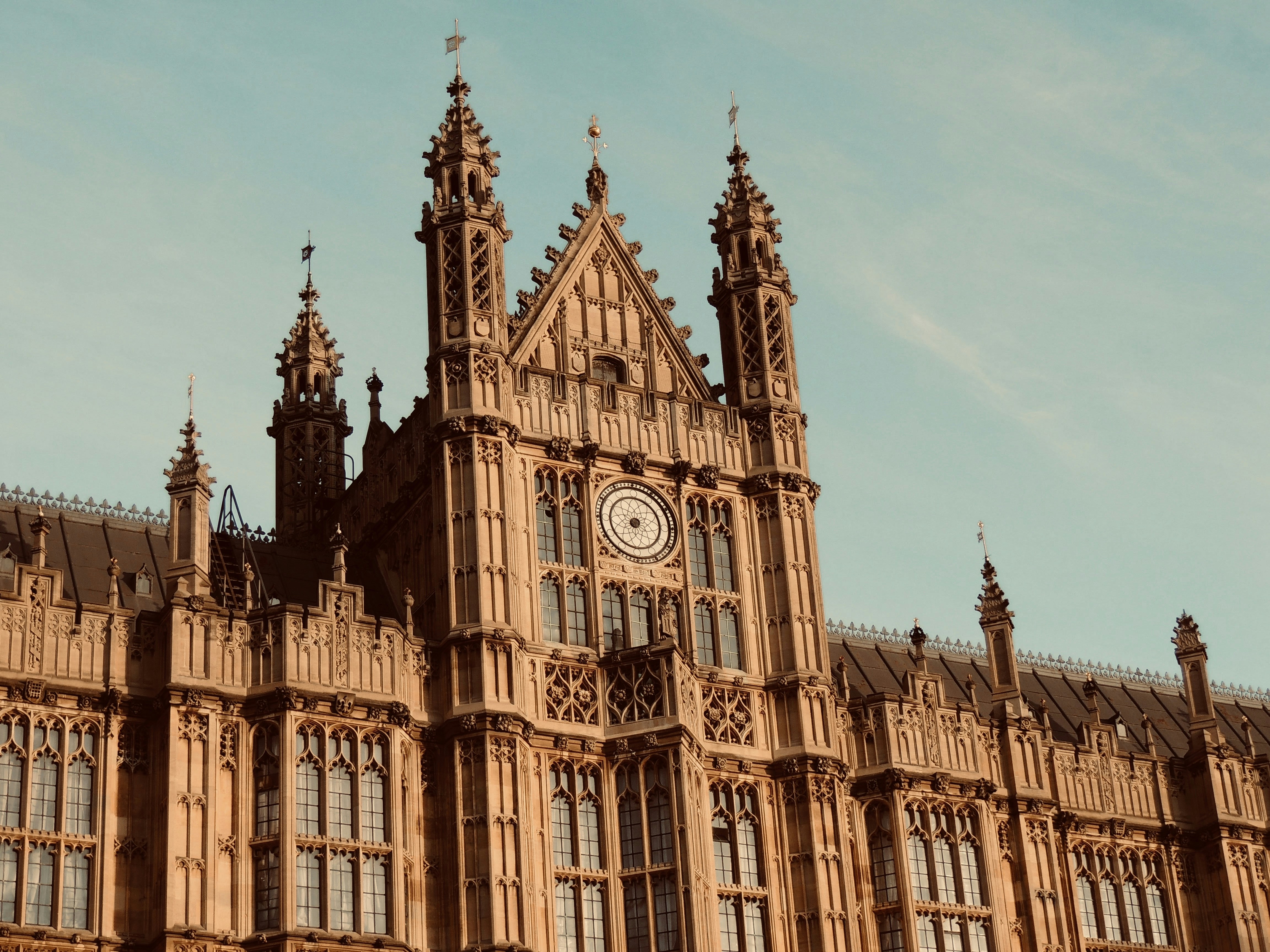 Los mejores trabajos tecnológicos del gobierno del Reino Unido pagan más de lo que gana el primer ministro