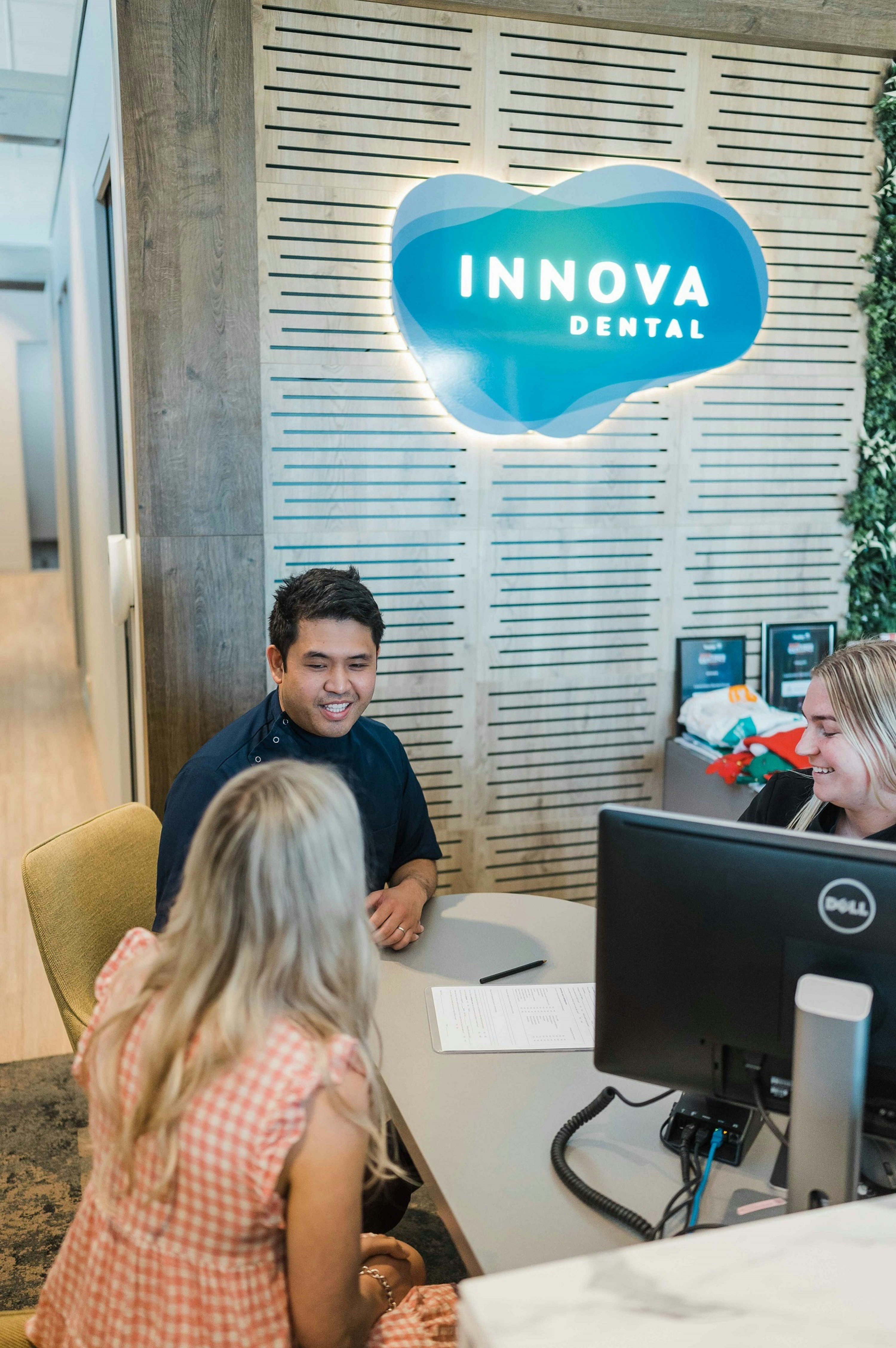 ¿Cómo encajan los servicios de voz en off de IA en la hoja de ruta de innovación de una empresa?