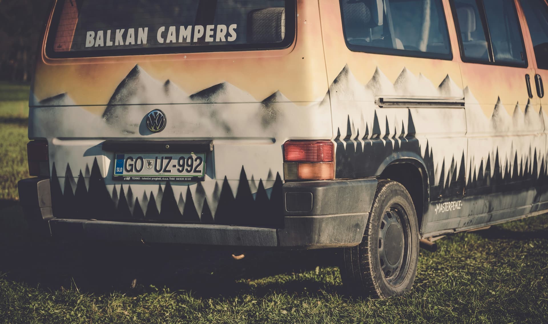 Fibra de vidrio compuesta crea una furgoneta camper en simples pasos