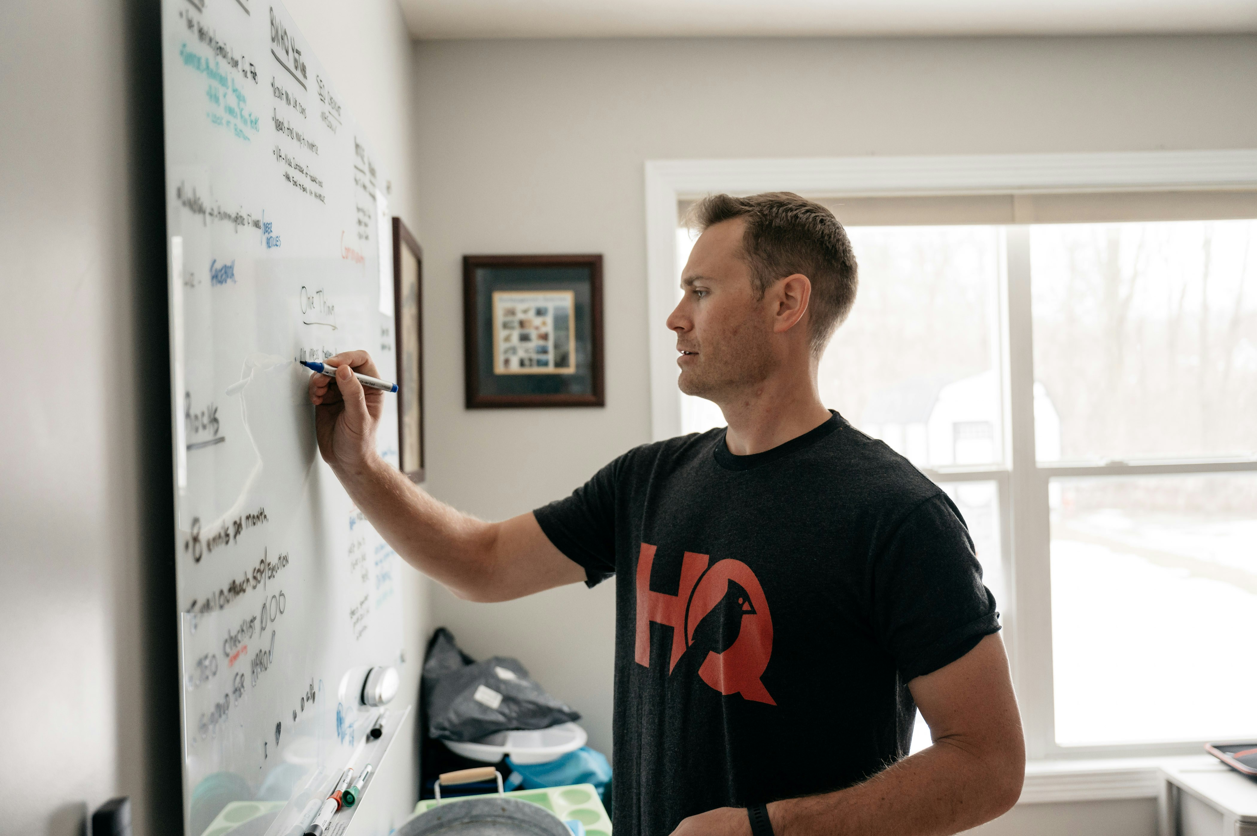 Construyendo una startup tecnológica de Super Bowl en 48 horas: Cómo una fundadora latina no técnica contrató a 2 cofundadores de inteligencia artificial (Kiro & Gemini)