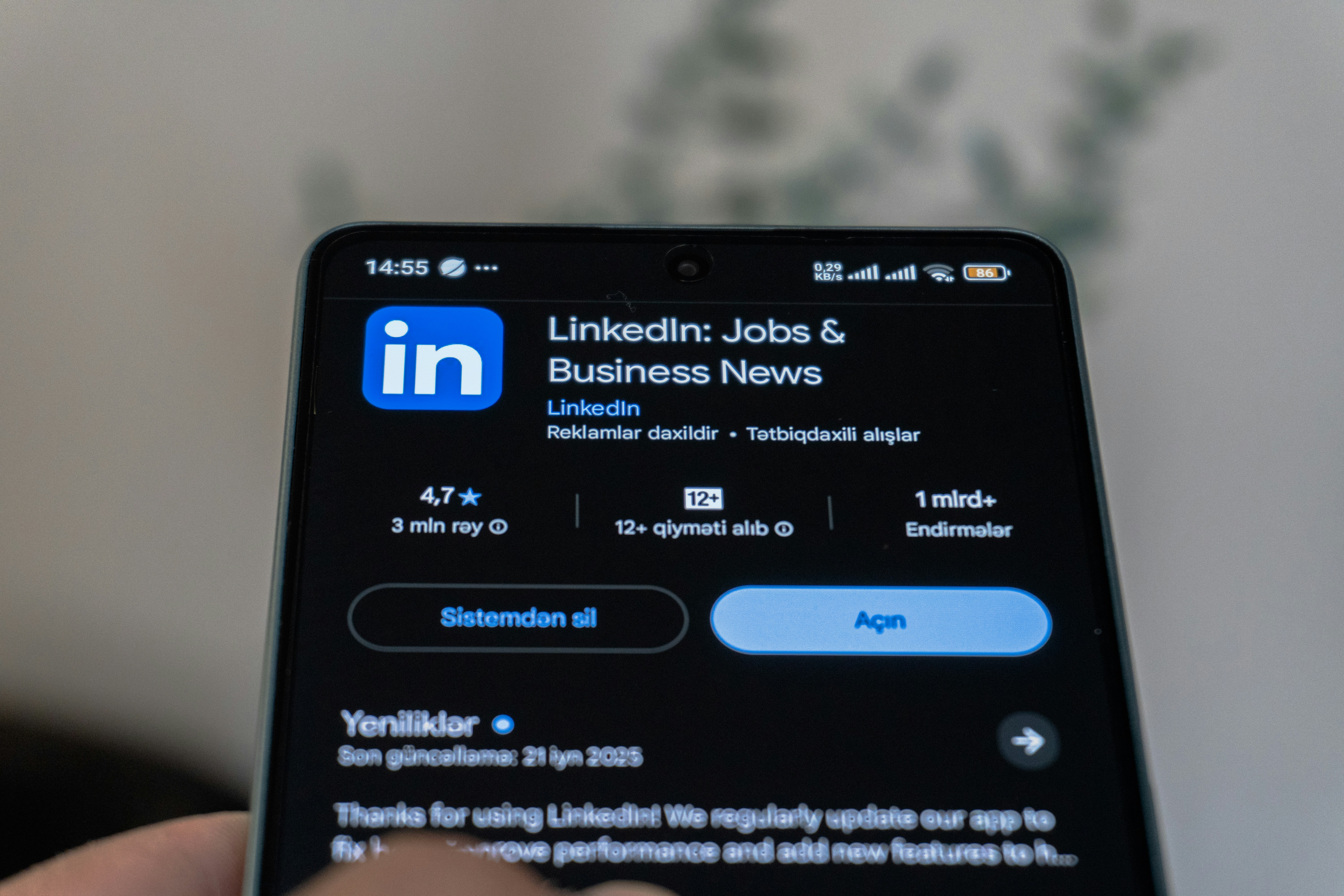 Estrategia del constructor de anuncios de LinkedIn [Guía 2025]: Herramientas nativas vs. IA