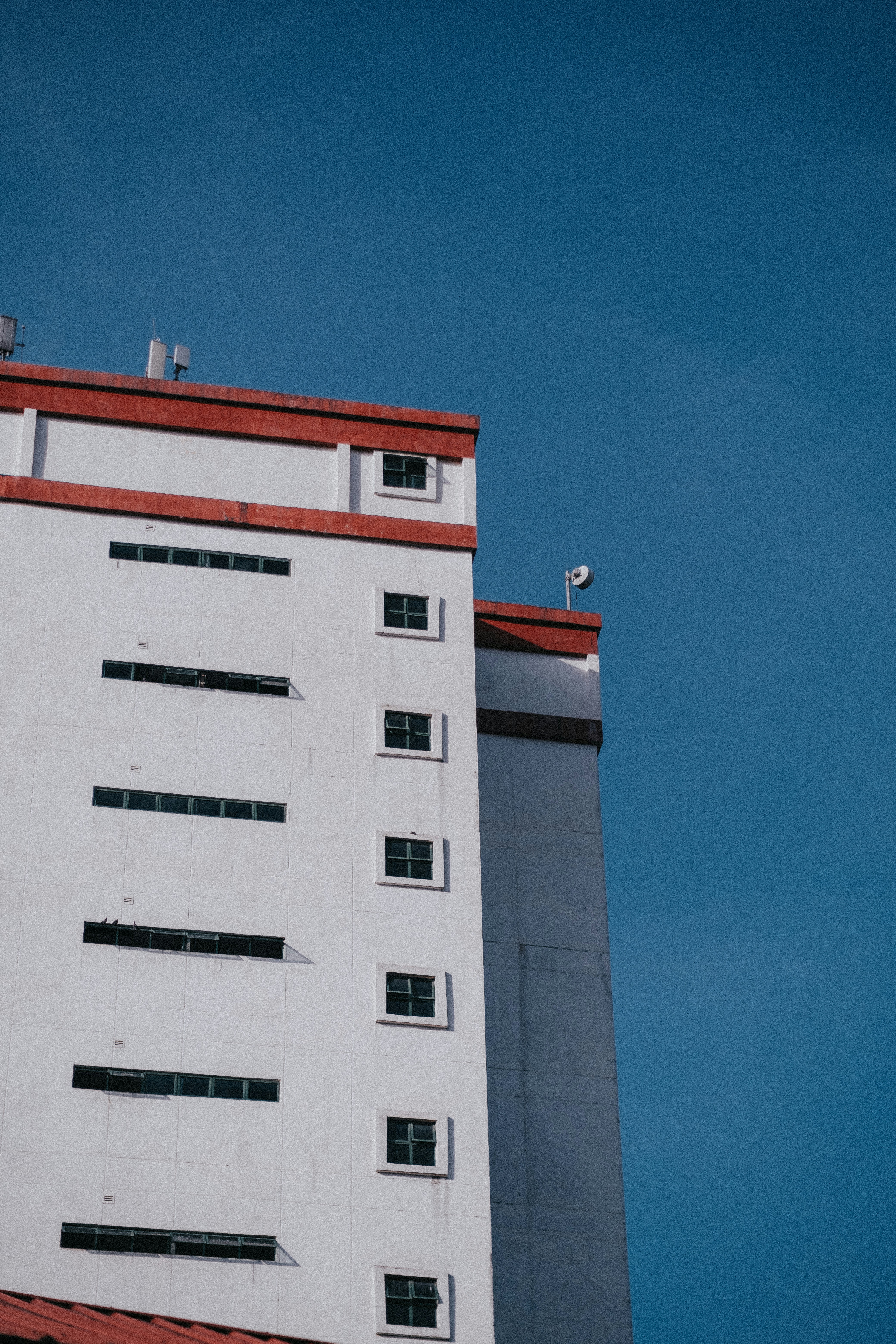 Compañía de agentes de IA vs servicios tradicionales de atención al cliente en Murcia