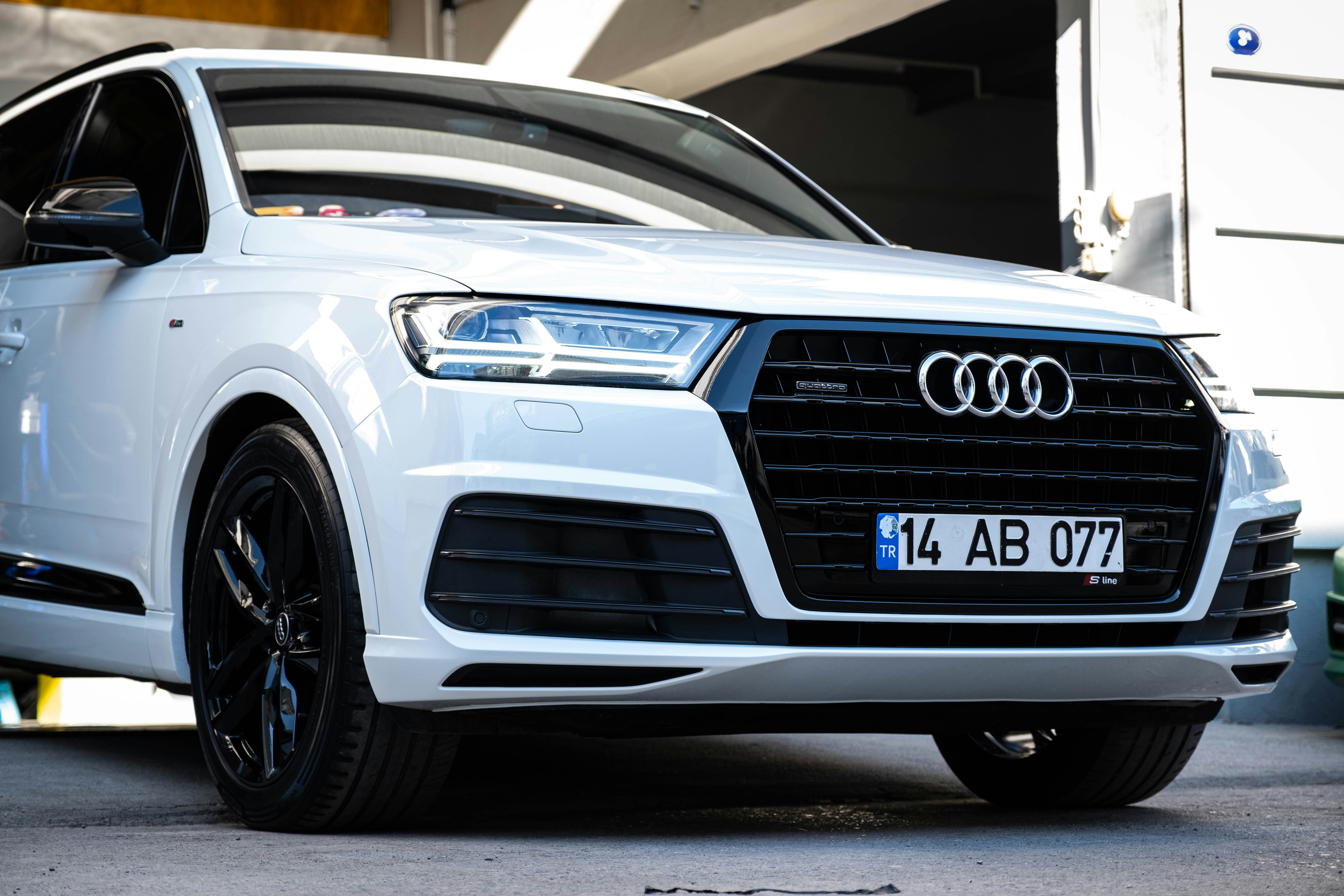 El Audi Q9 desafía al Mercedes GLS con audio 4D y cabina digital por 10K menos