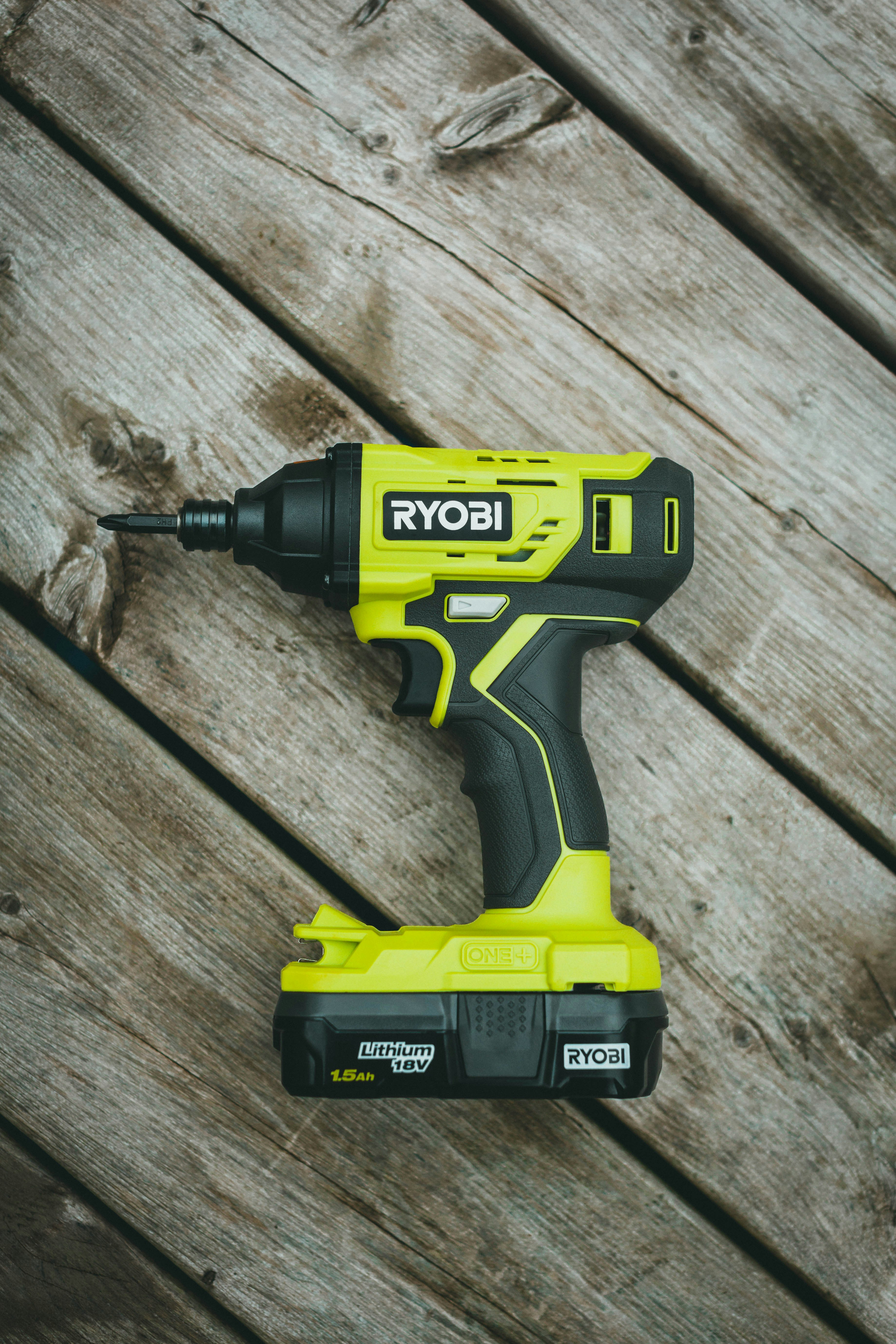 Esta gran oferta de Ryobi te da 6 herramientas por $299 en Home Depot