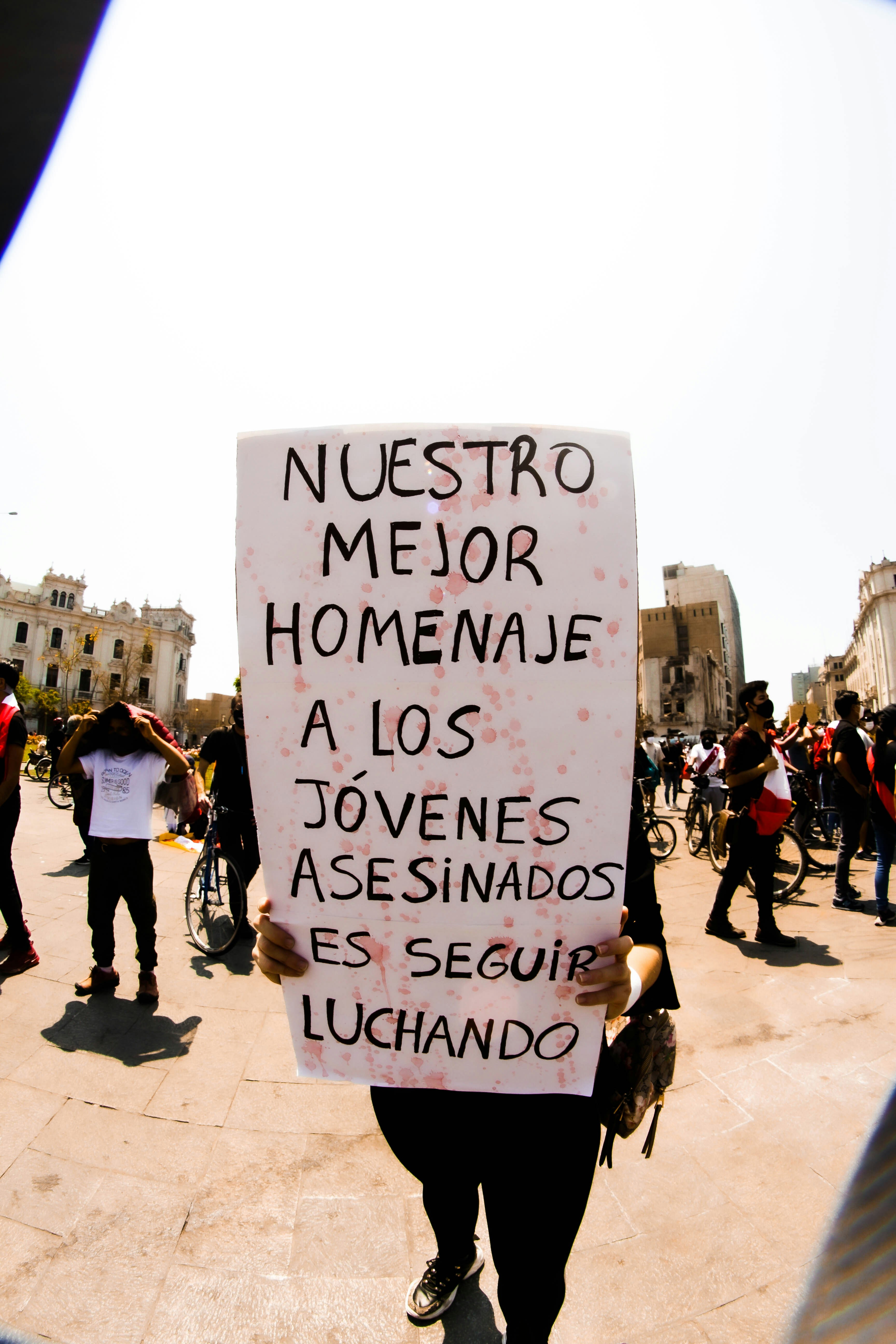 Haciendo que los borradores de IA cuenten: Un umbral de calidad en los flujos de trabajo de audiodescripción