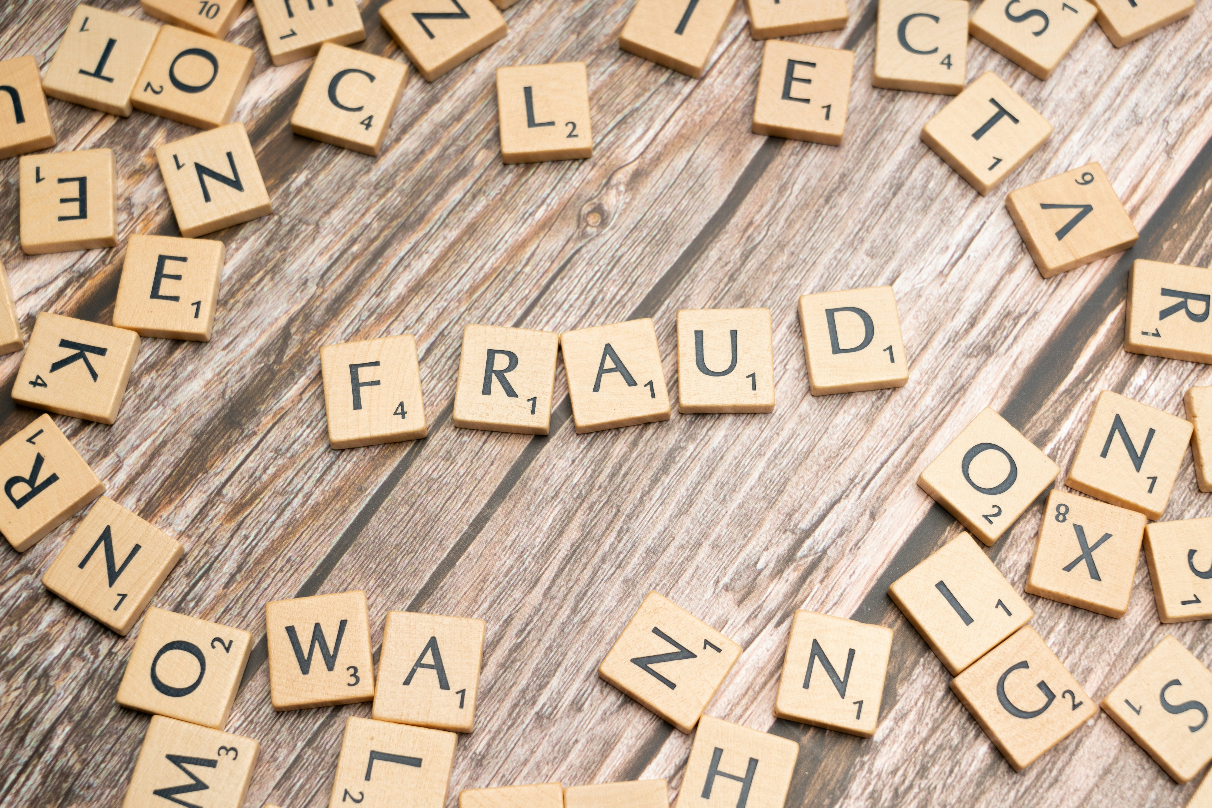 Un Marco de Gobernanza Regulatoria para la Detección de Fraude Financiero Impulsada por IA en la Banca de EE. UU.: Integración de los Requisitos de Cumplimiento de la OCC, SR 11-7, CFPB y FinCEN para los Ciclos de Vida de Desarrollo, Validación y Monitoreo de Modelos