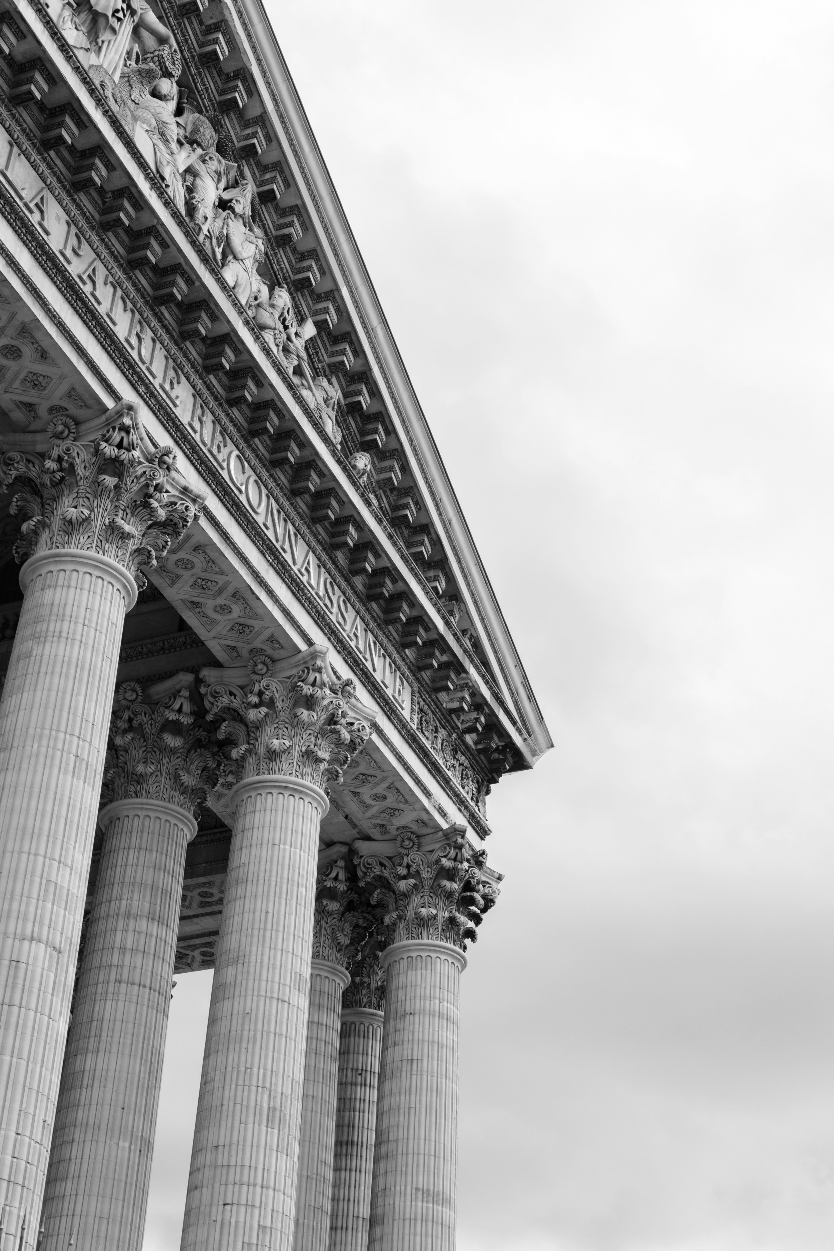 Reglas de Asociación en R: Orígenes, Aplicaciones y Estudios de Casos del Mundo Real