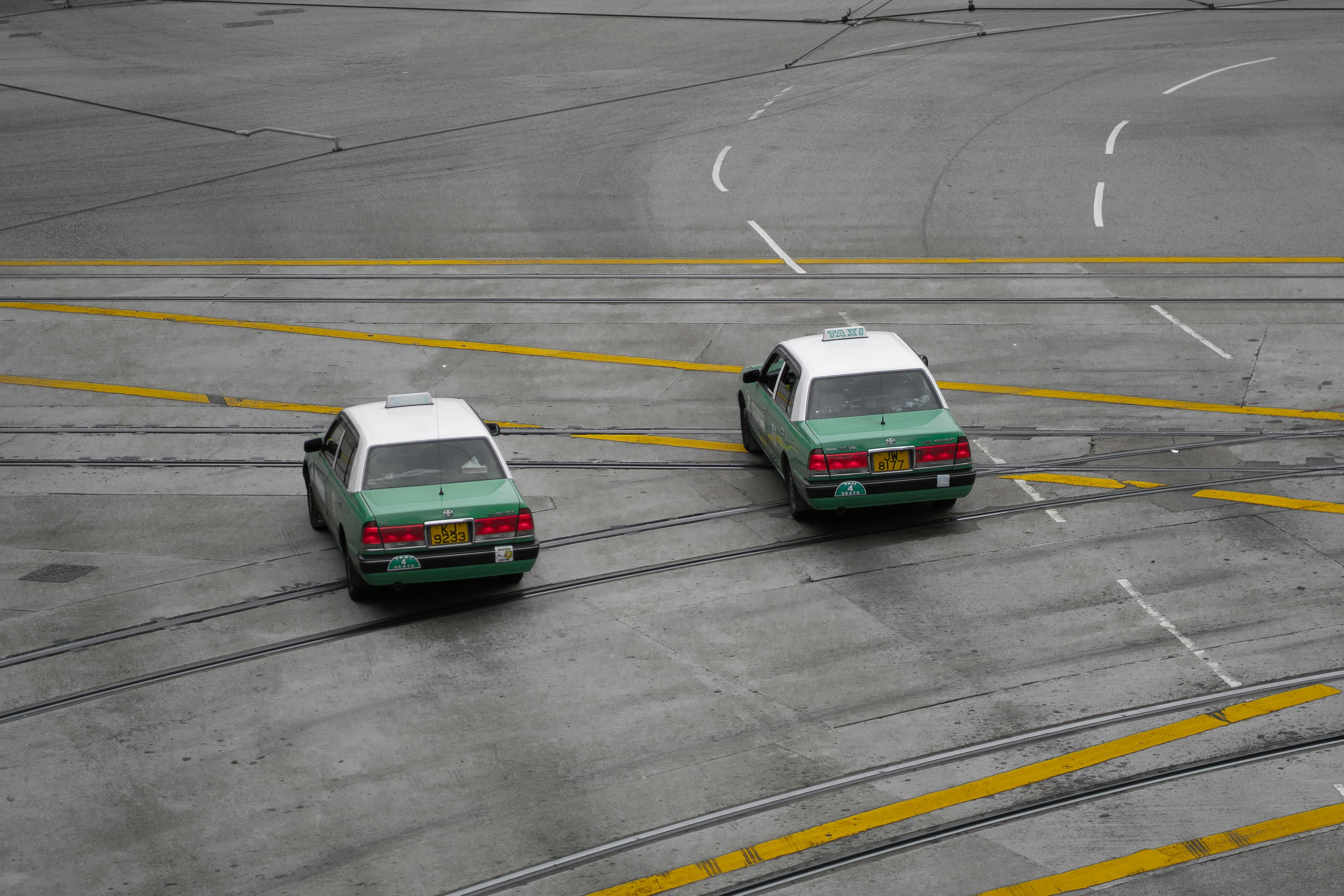 La Batalla de IA: ChatGPT vs. un Copiloto Personalizado - ¿Cuál Necesita Realmente tu Negocio?