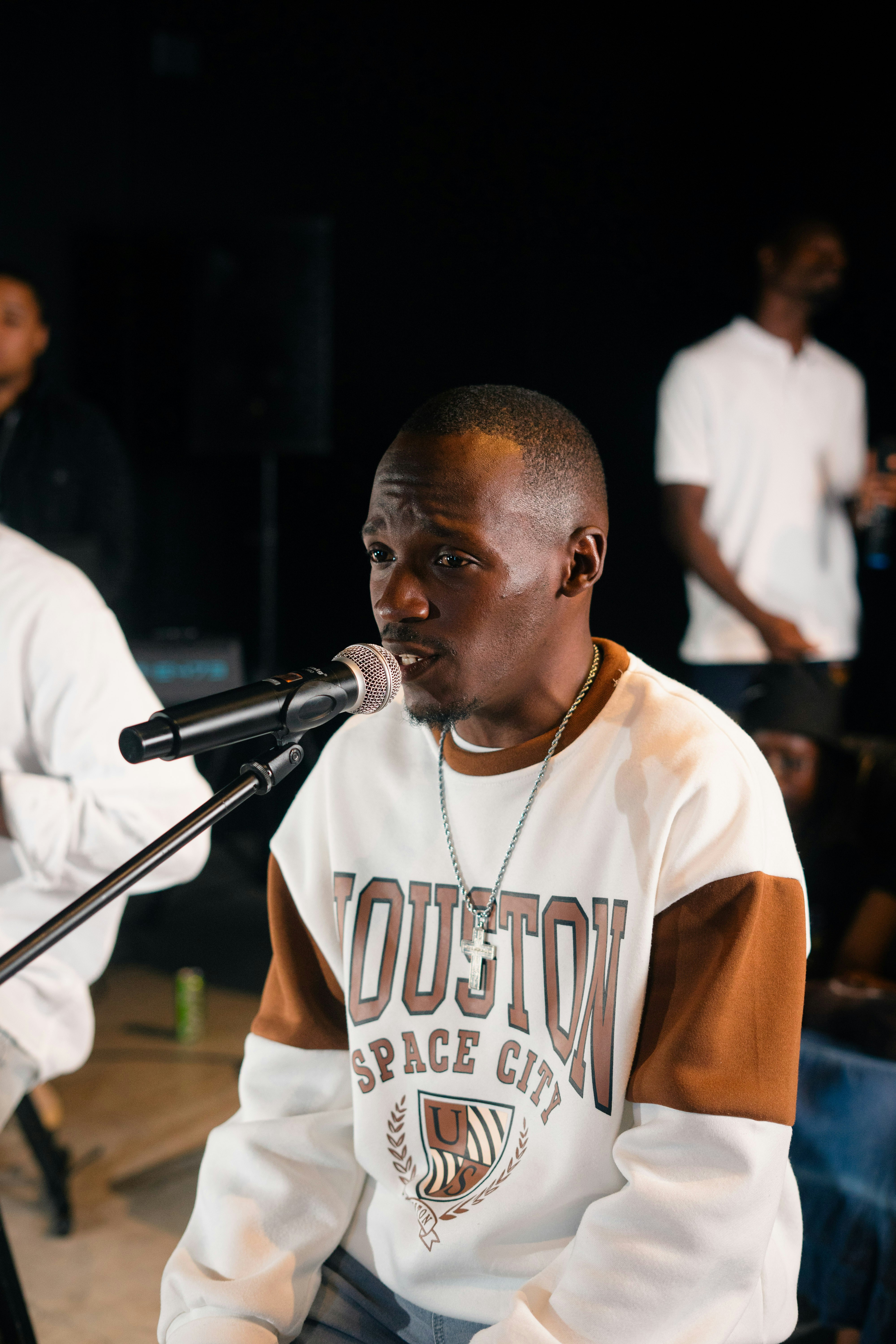 El arquitecto del micrófono caído: Por qué un rapero ingresó en la círculo de agentes de IA