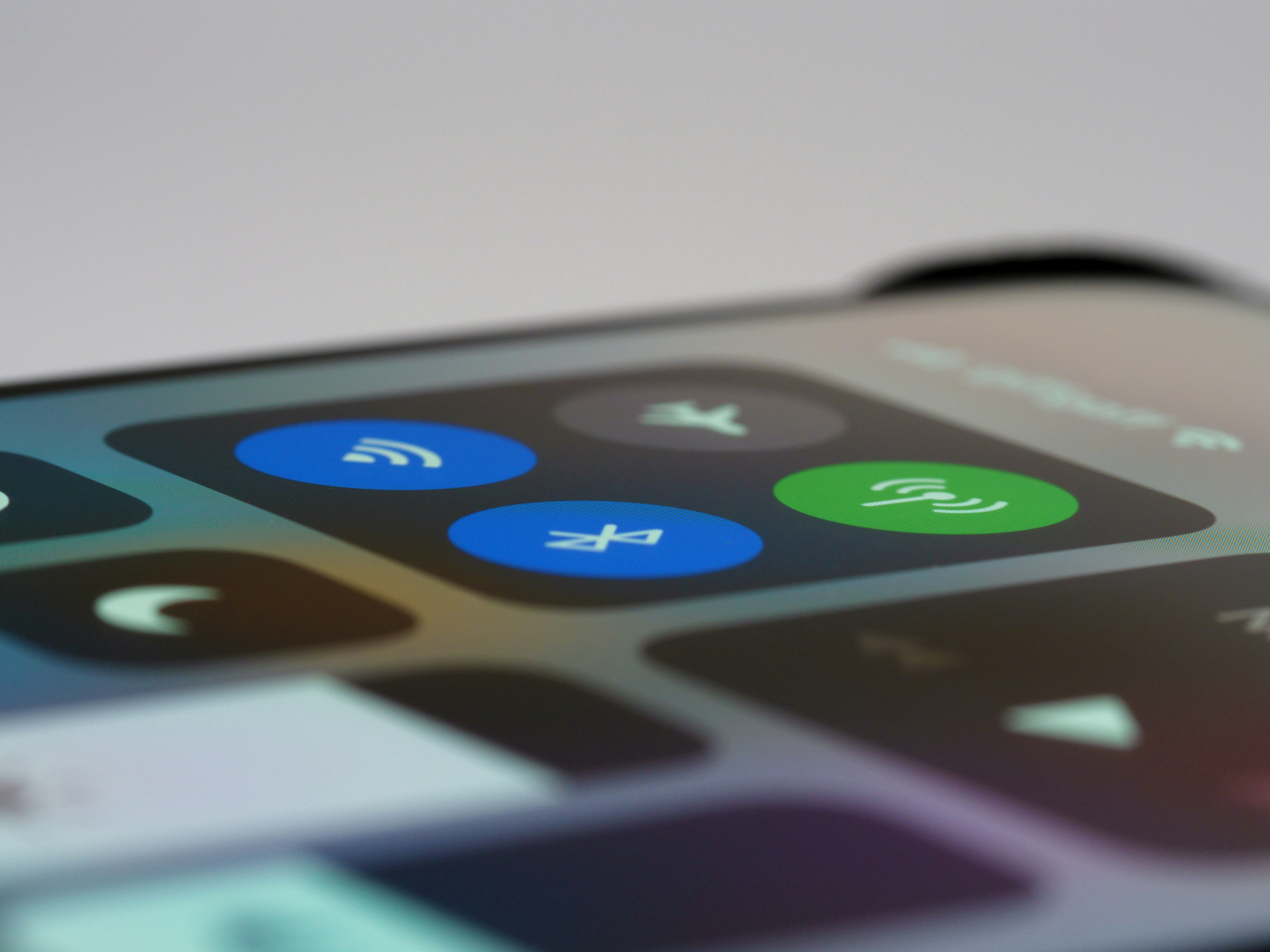 5 cosas que los botones de tu teléfono Android pueden controlar en secreto (además del volumen y la alimentación)