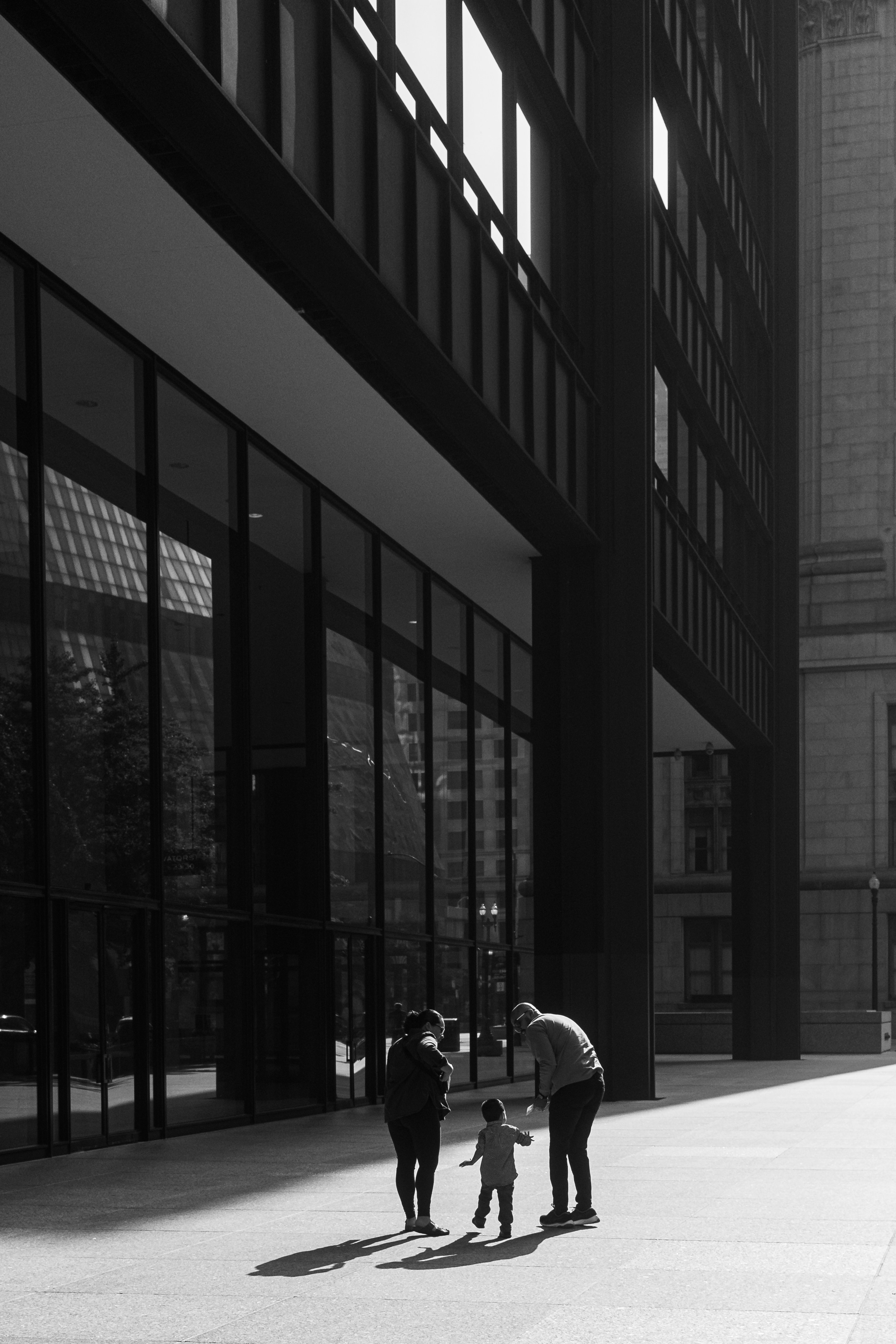 Alianzas estratégicas de OpenAI: desglosando la inversión de Thrive Holdings y sus implicaciones para el ecosistema de IA