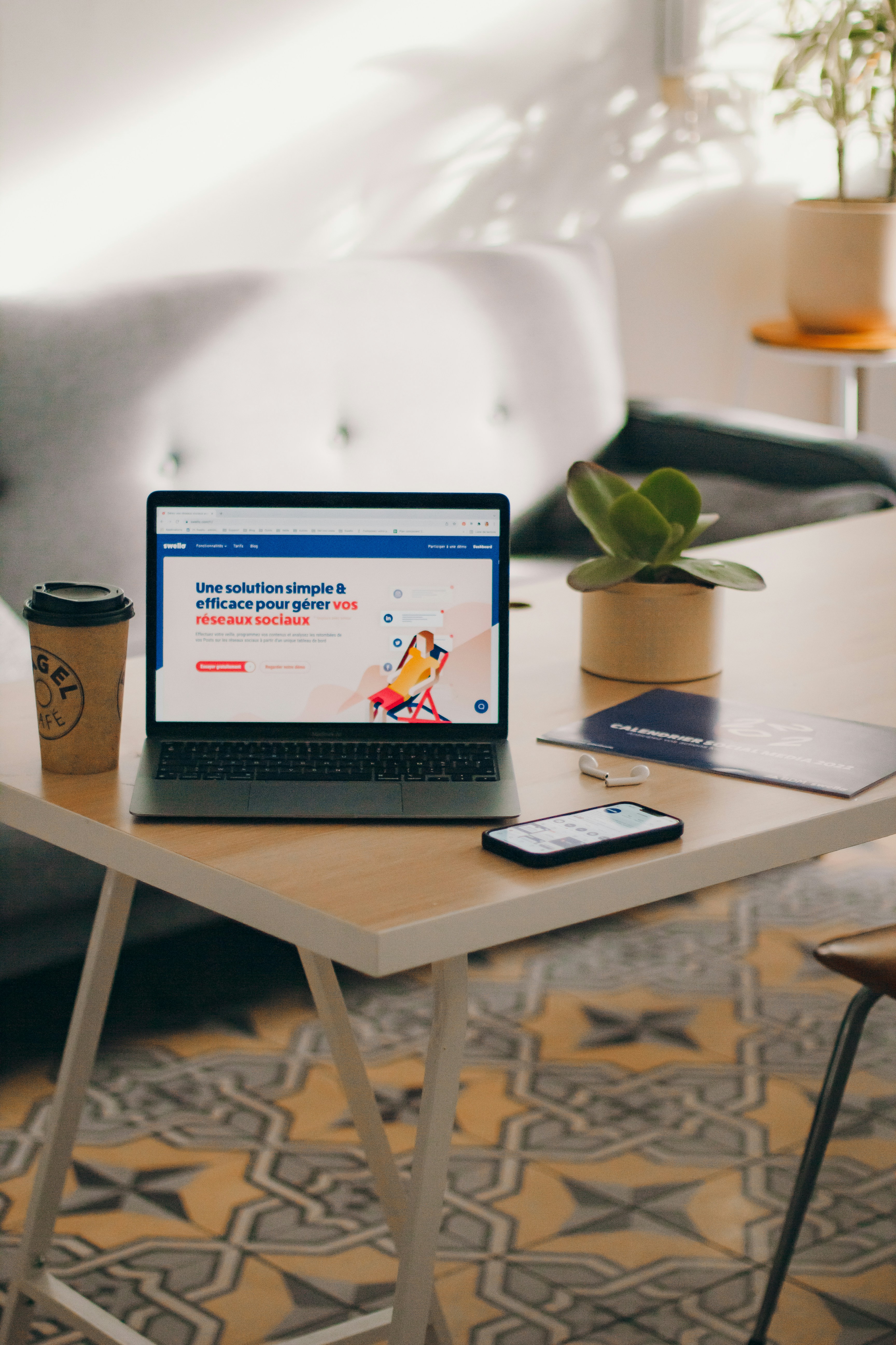 Chatbot vs asistente virtual para empresas: ¿son adecuados para startups y grandes empresas?