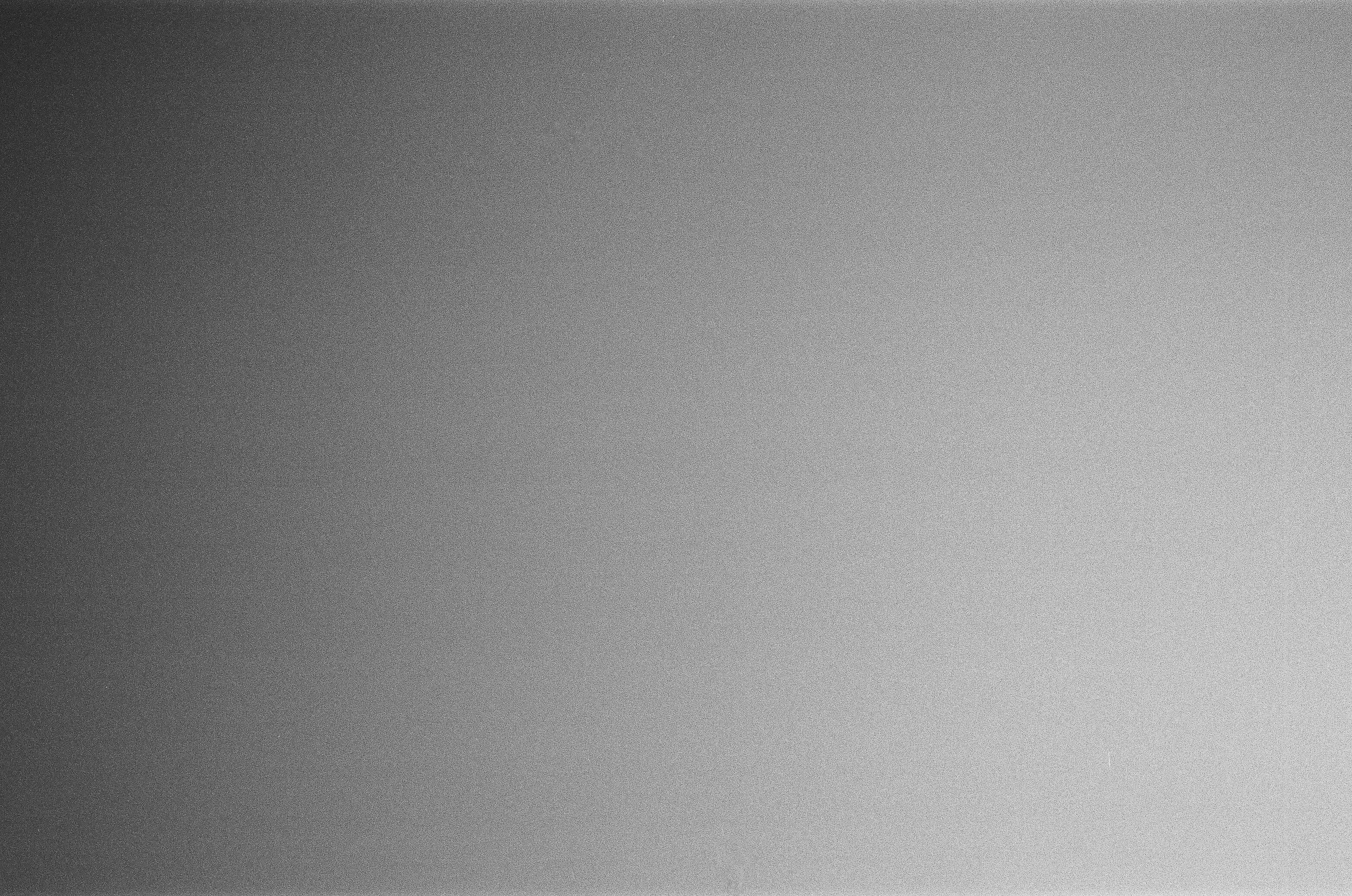 ¿Existen opciones de financiamiento o pagos por etapas para software personalizado vs plataforma SaaS?