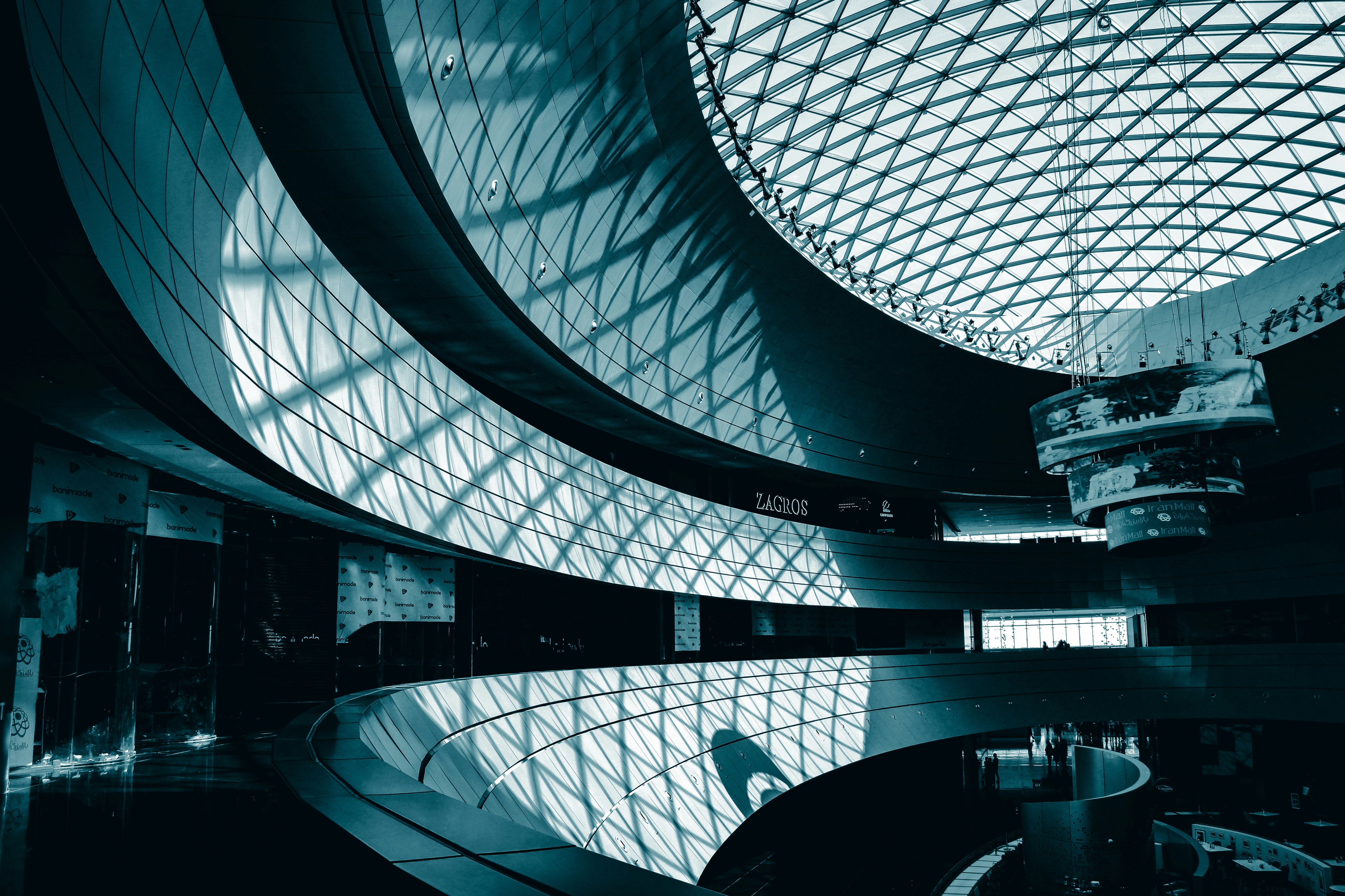 ¿Qué industrias utilizan la modernización de aplicaciones empresariales?