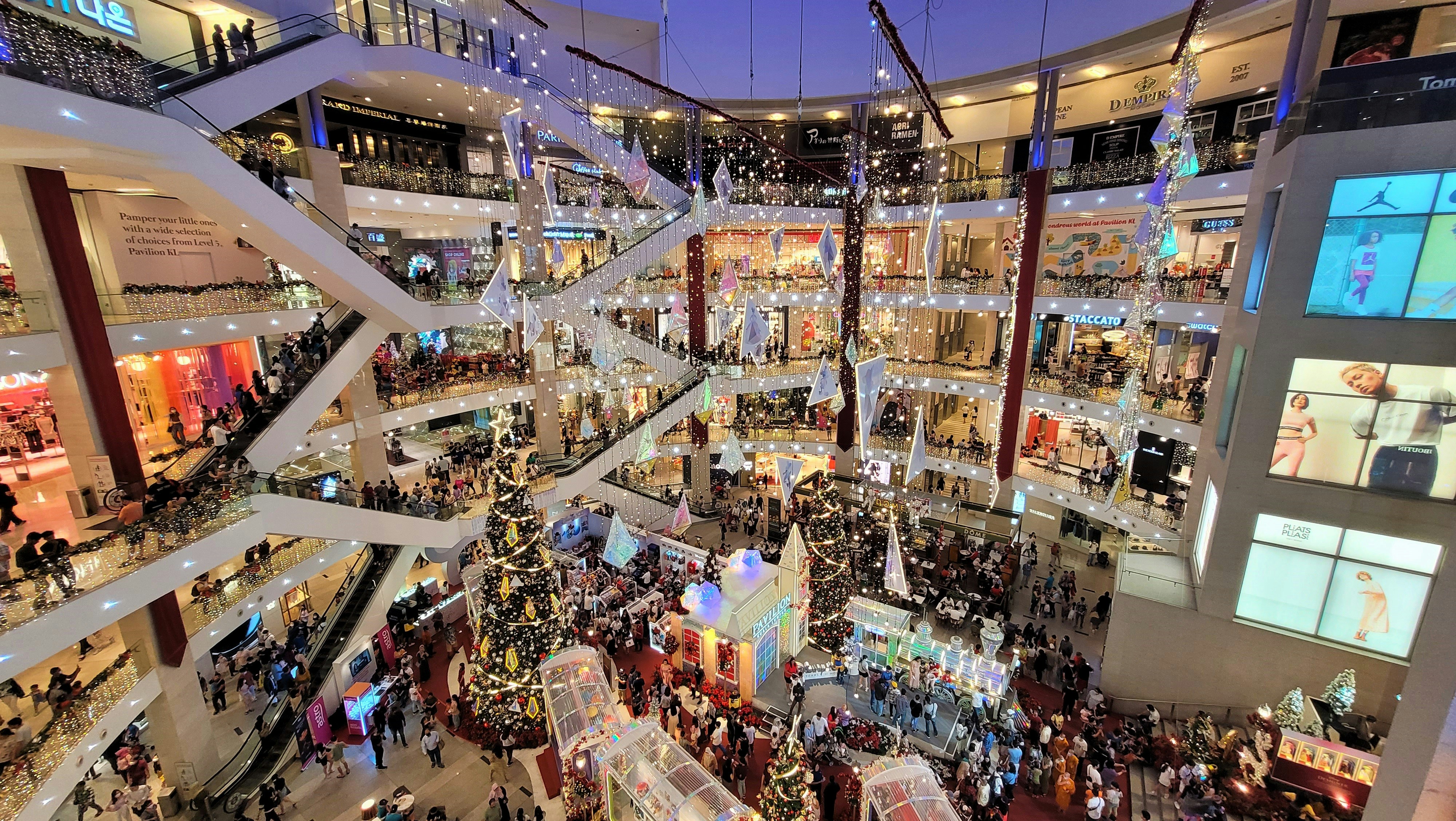 Tendencias de compras navideñas para observar en 2025: Lo que los datos nos dicen sobre las expectativas del consumidor