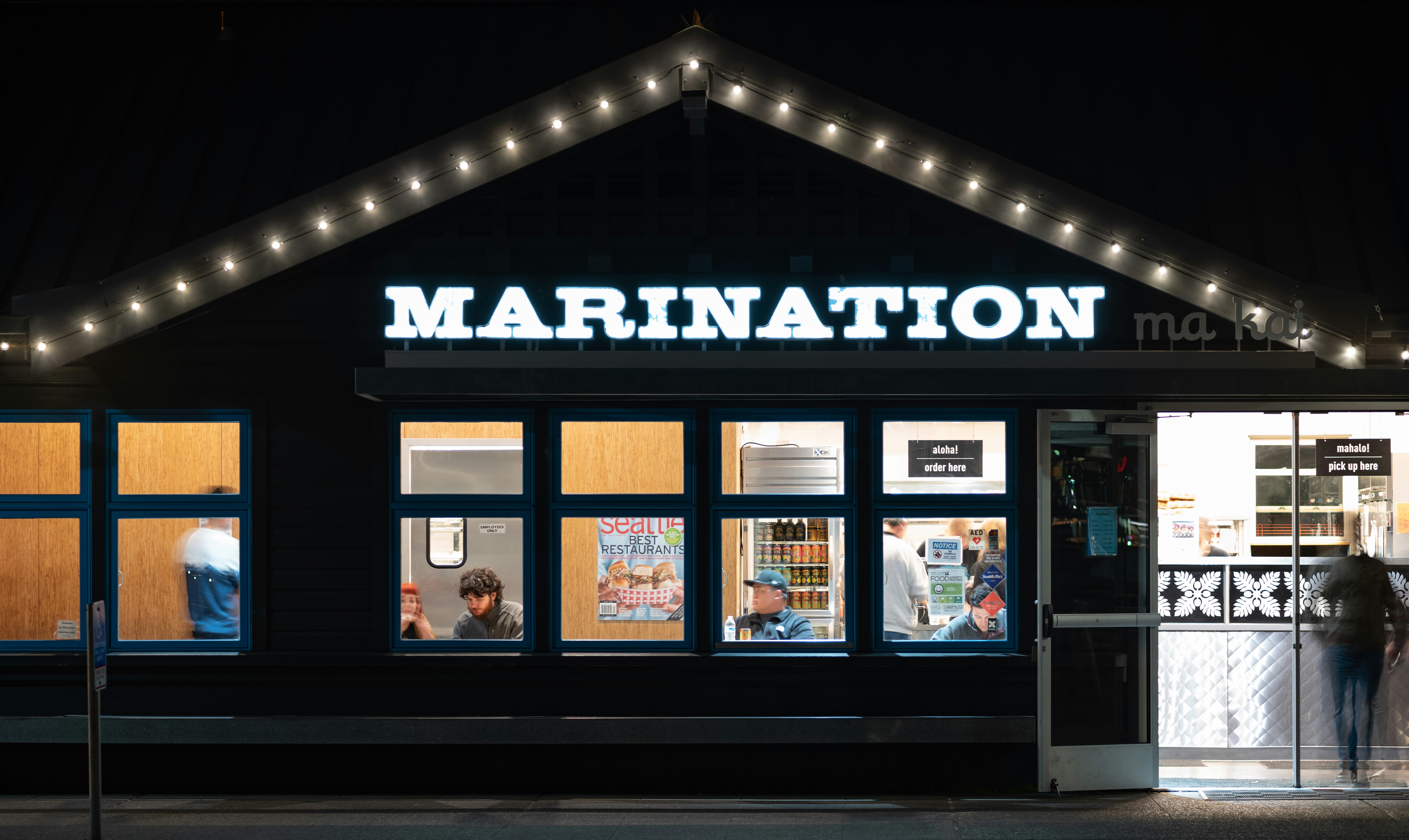 ¿Qué ventajas ofrece la implementación de narración de inteligencia artificial a un negocio?