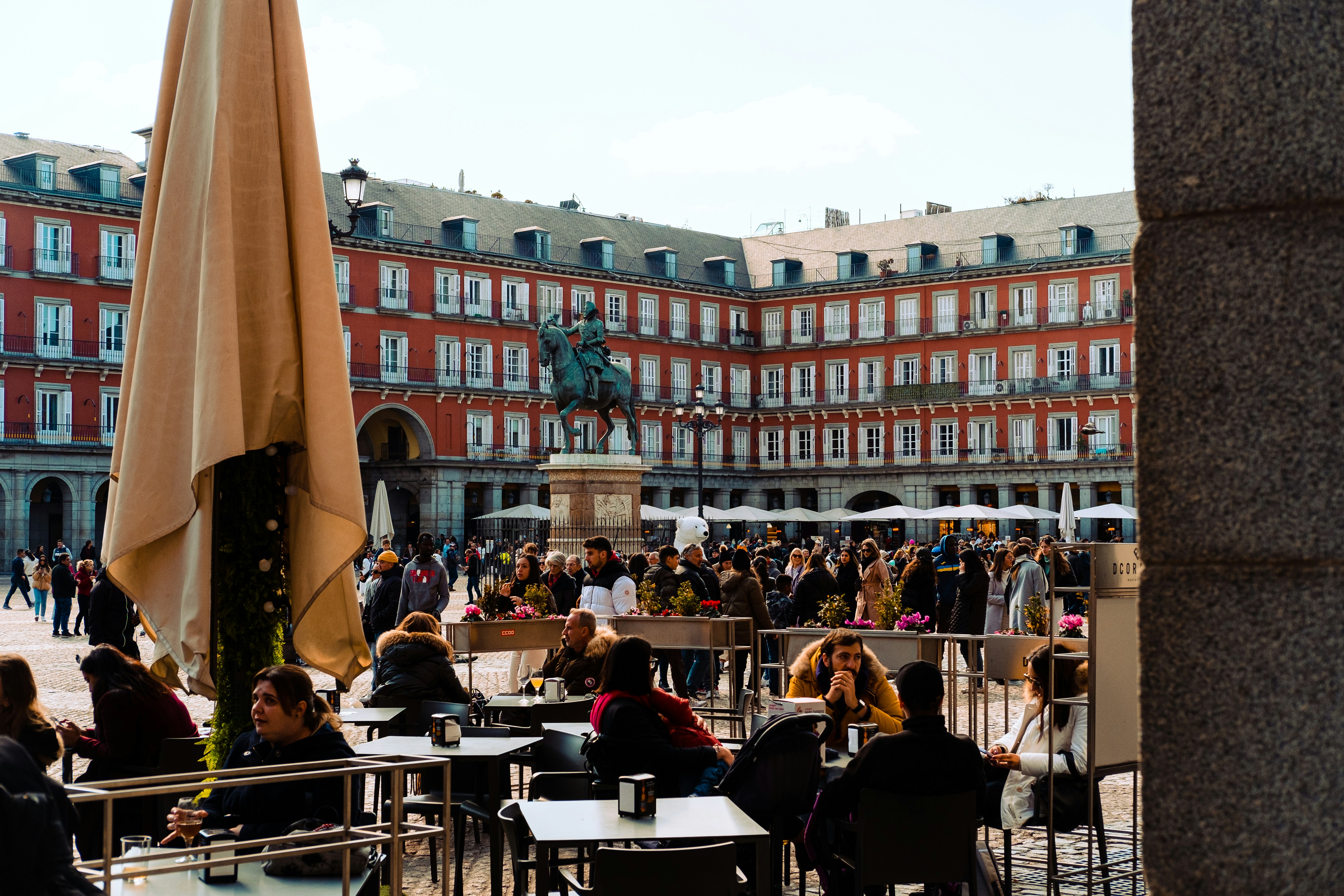 Los 20 mejores expertos en empleado de IA vs humano en Madrid