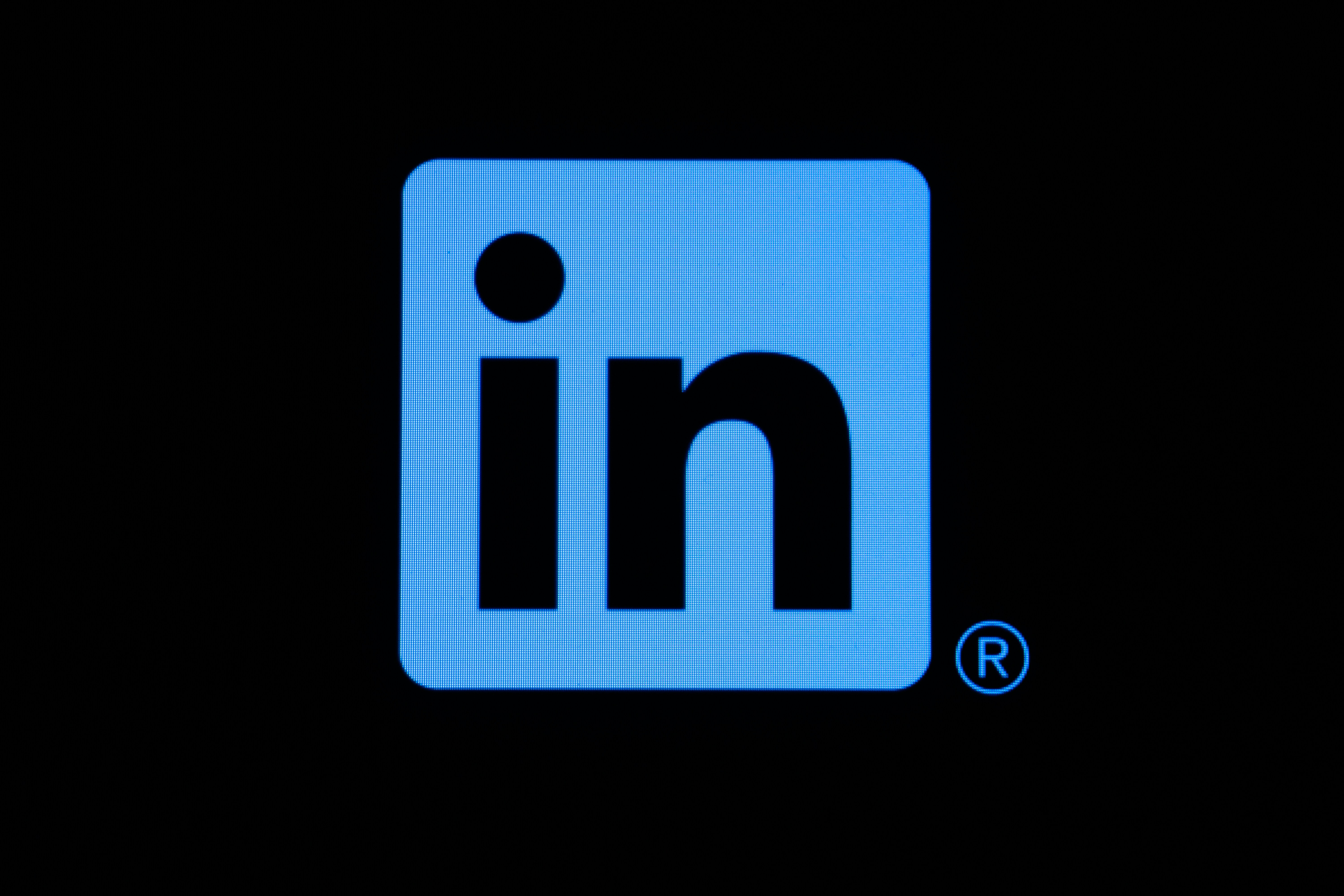Publicar en LinkedIn desde Node.js: 7 peculiaridades de la API que me quemaron