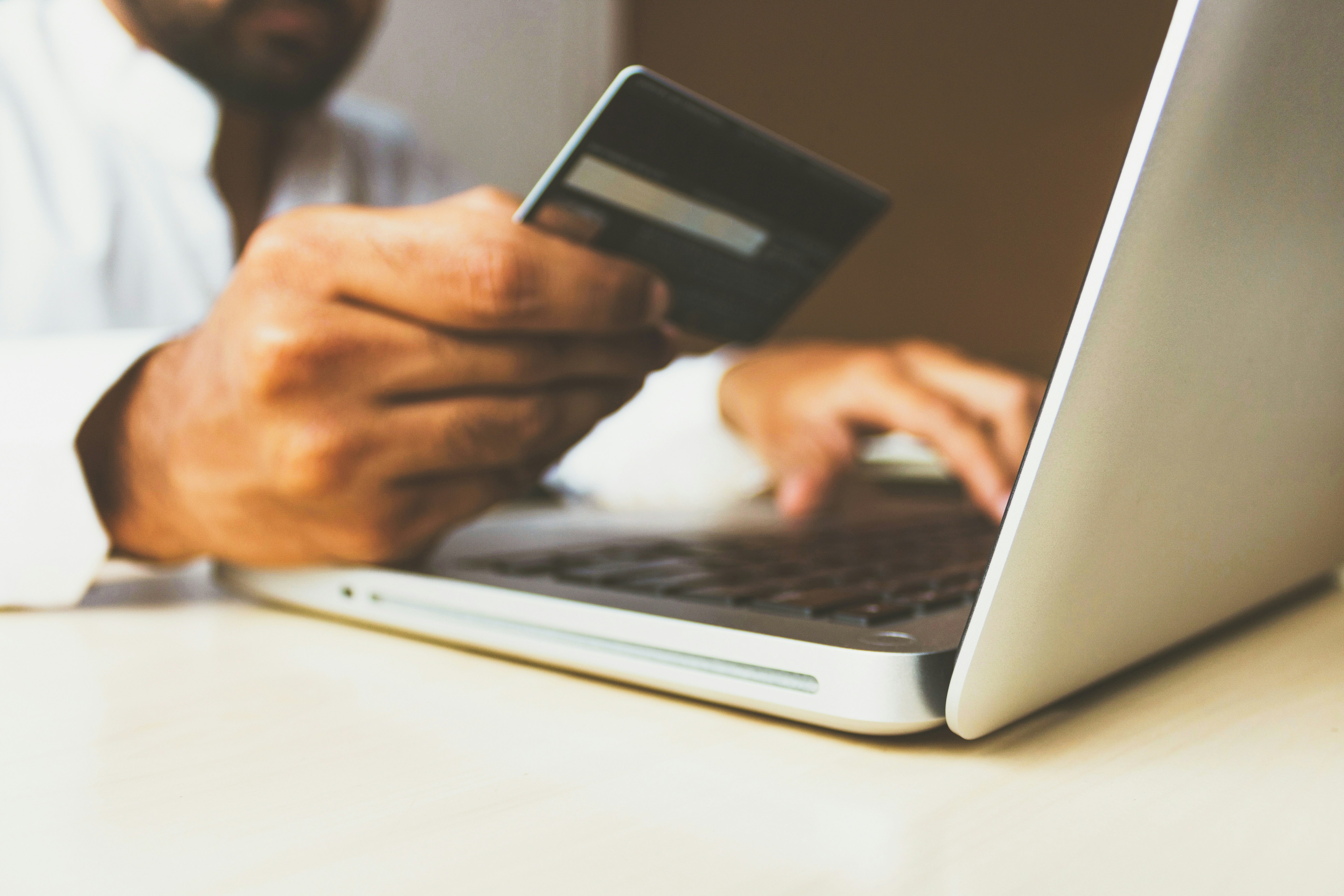 ¿Cuáles son los beneficios de adquirir una aplicación web para la transformación digital?