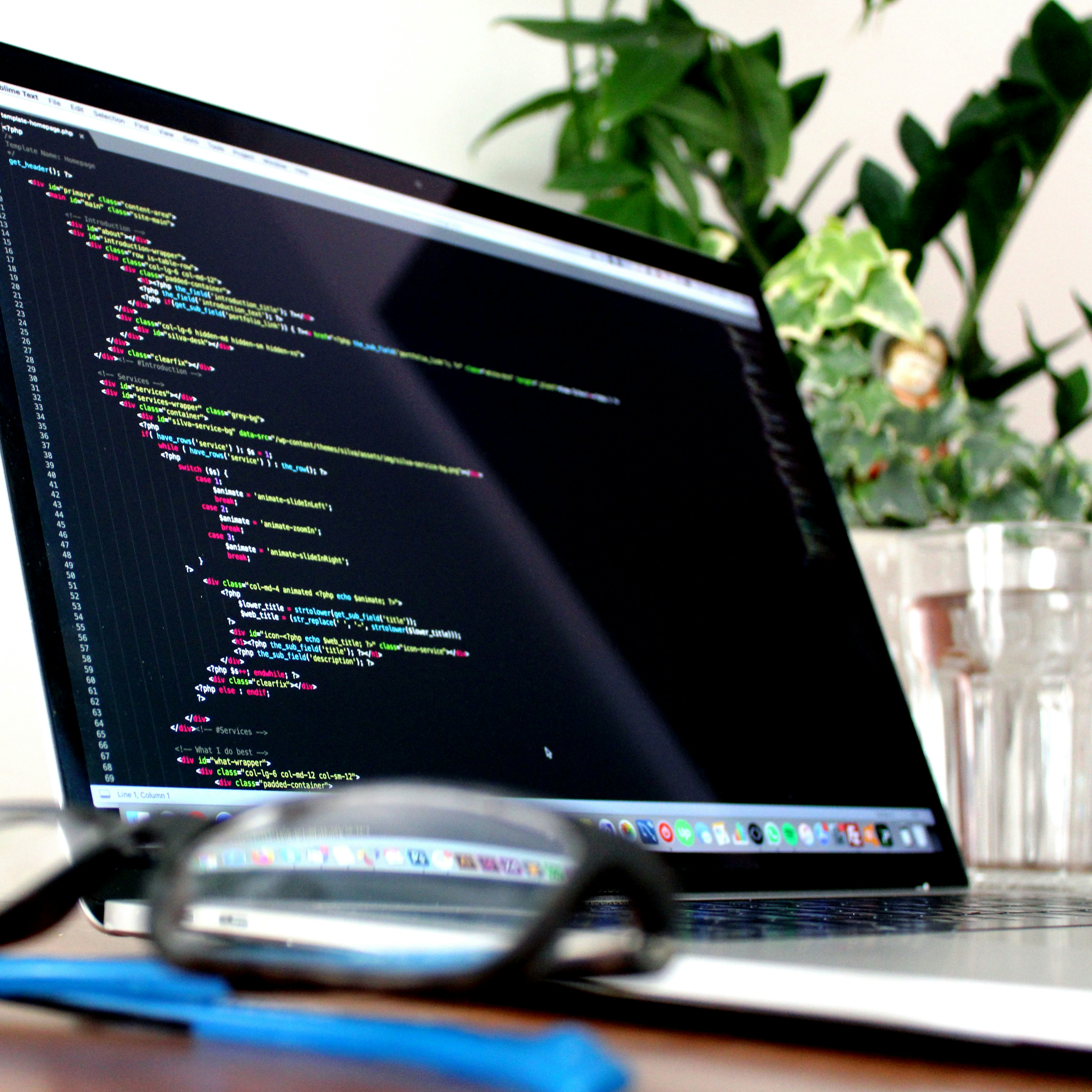 ¿Cuáles son los beneficios de una empresa de desarrollo de software para negocios de comercio electrónico?