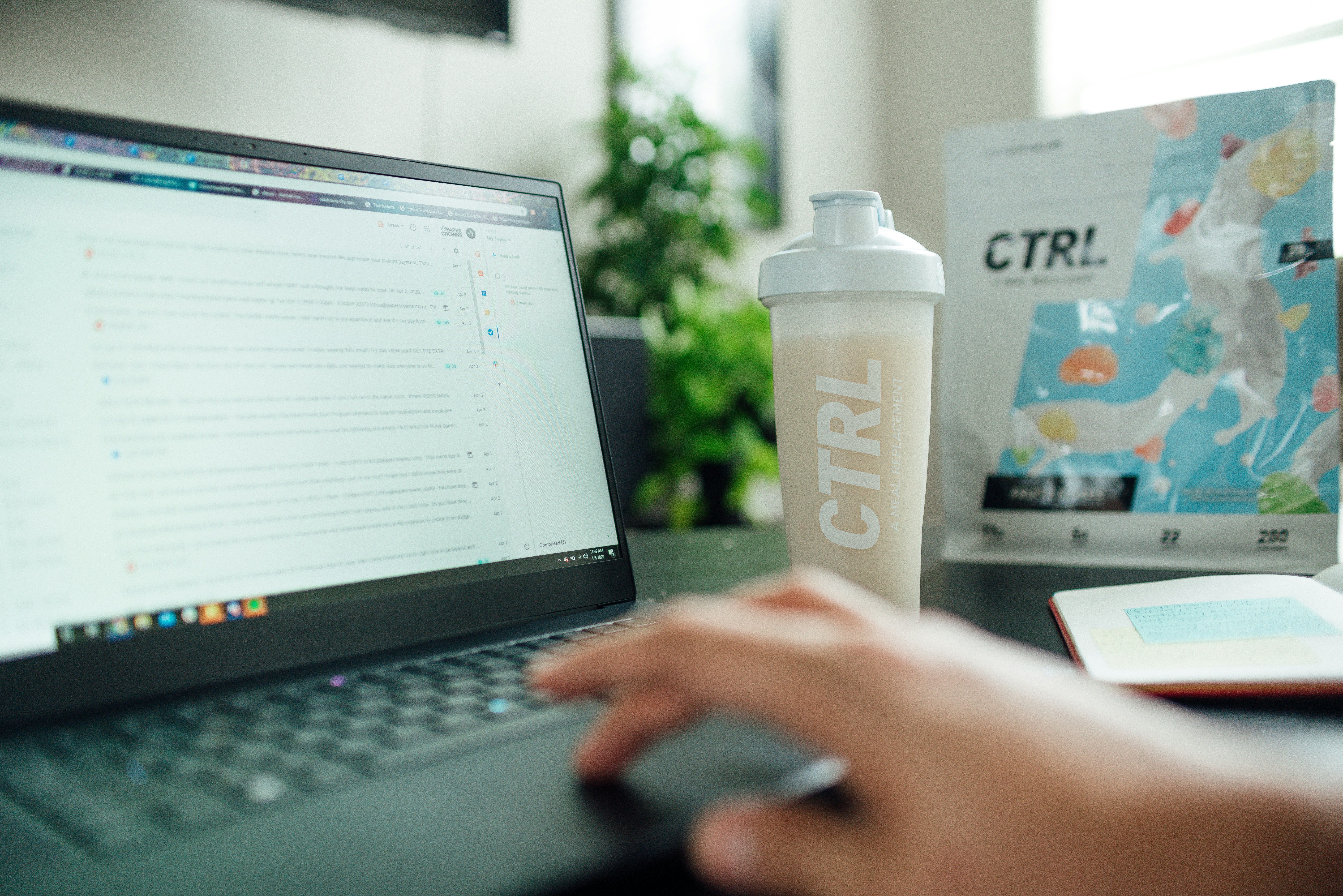 ¿Cuáles son los principales beneficios del software CRM personalizado para empresas en Madrid?