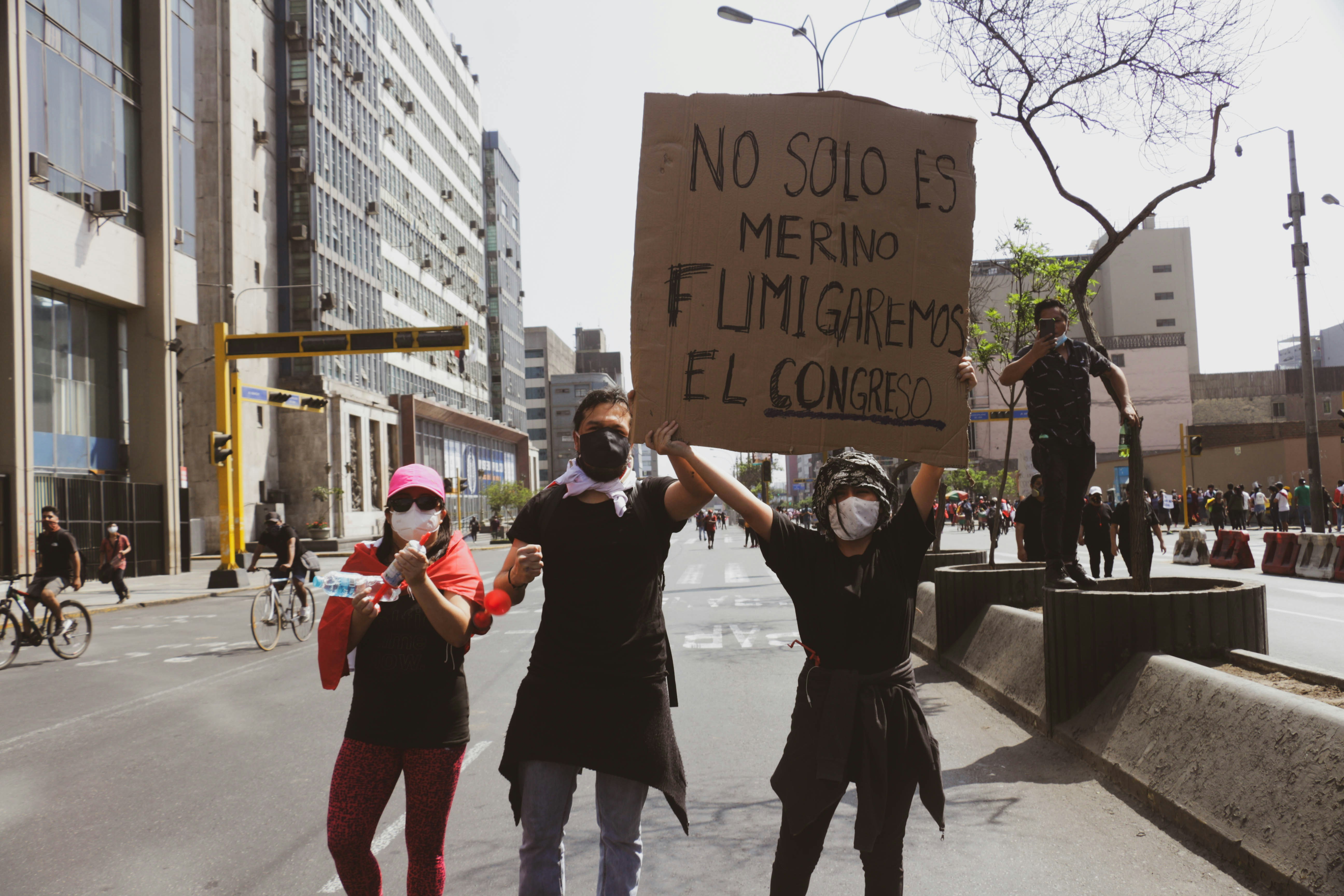 Flujos medios mejorados: Sobre los desafíos de los modelos generativos Fastforward
