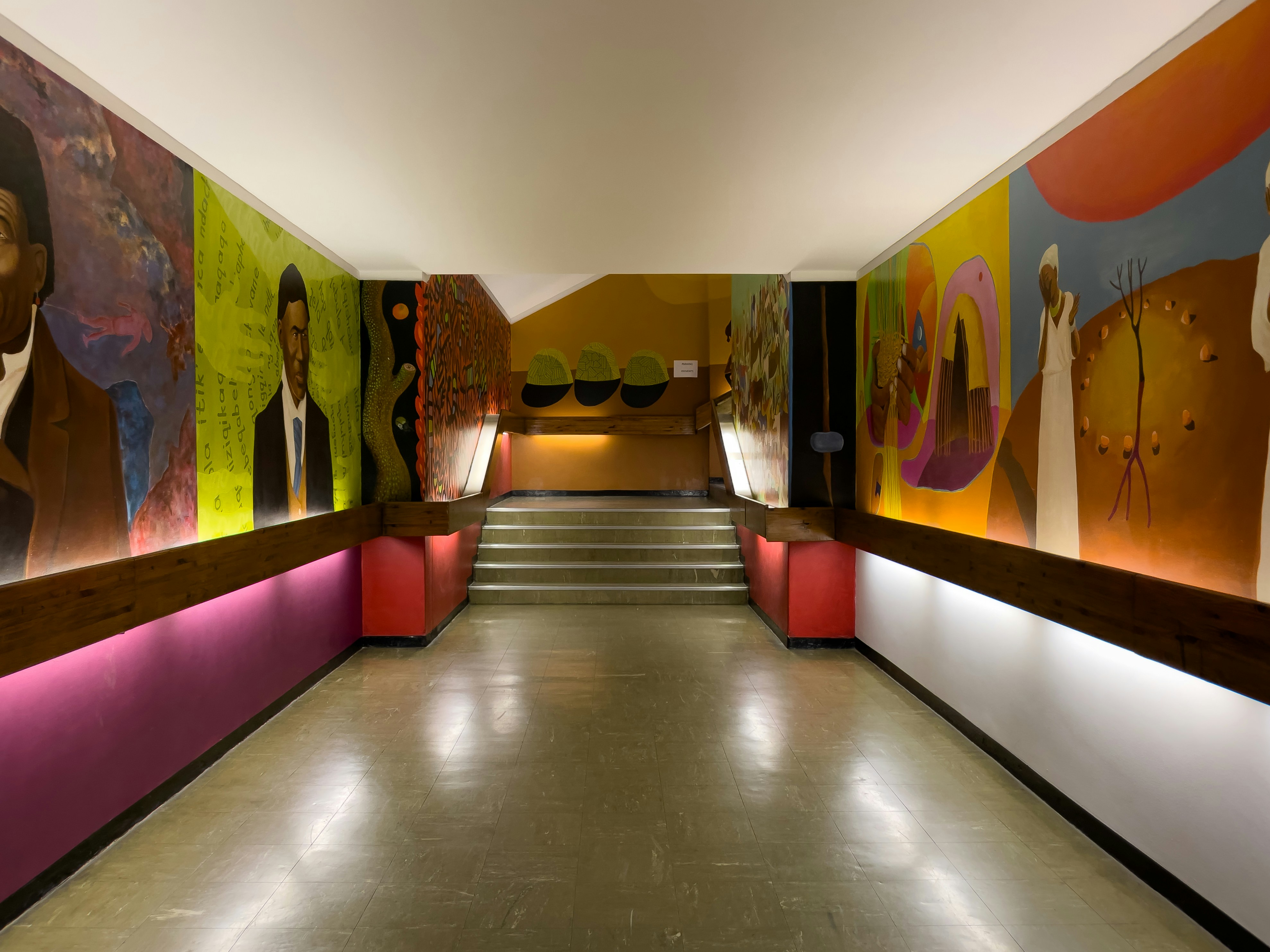 Murales de pared interiores para escuelas, oficinas y hospitales: espacios inspiradores a través de un diseño sostenible
