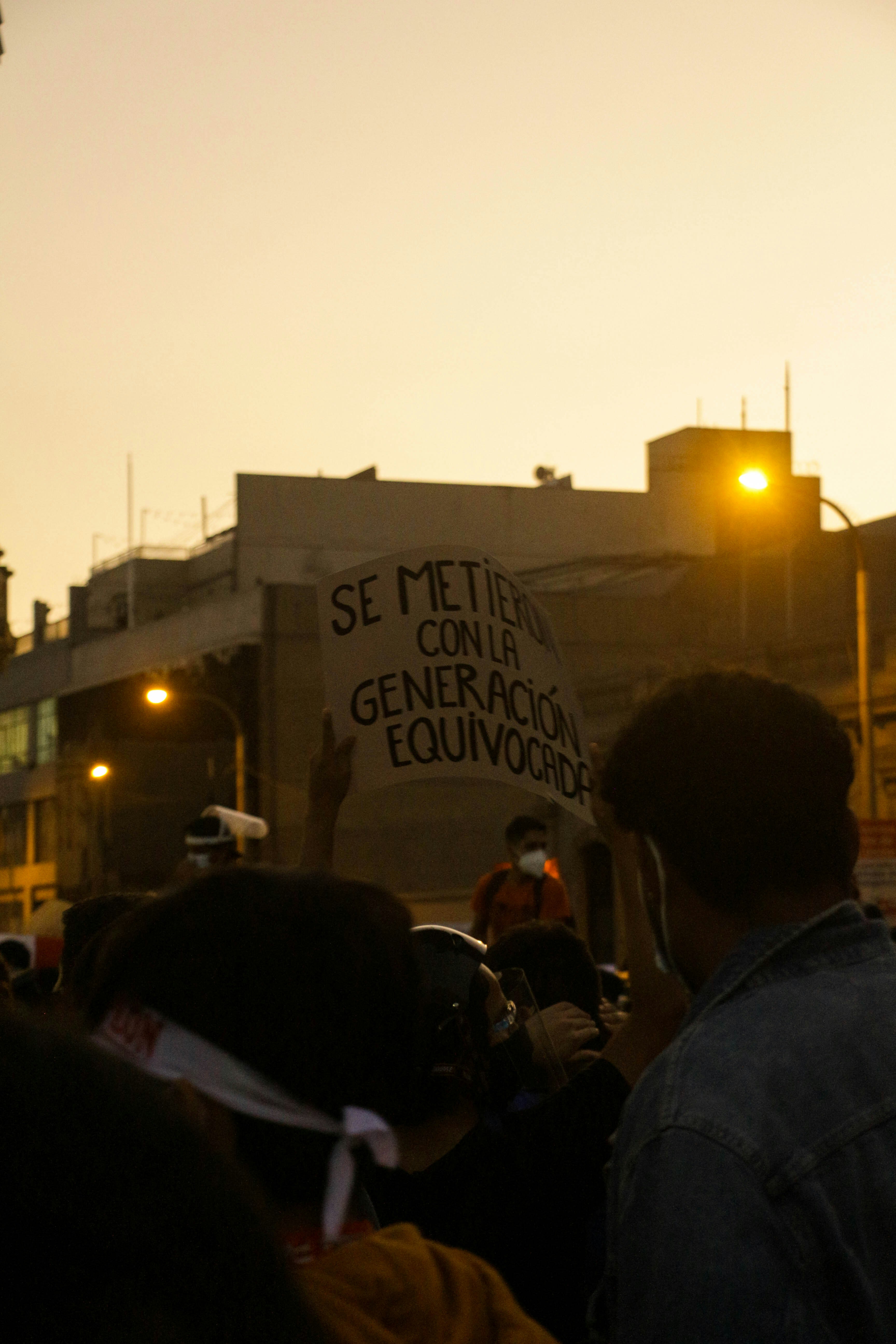 mKG-RAG: Aprovechando los Grafos de Conocimiento Multimodales en la Generación Aumentada por Recuperación para VQA intensivo en conocimiento