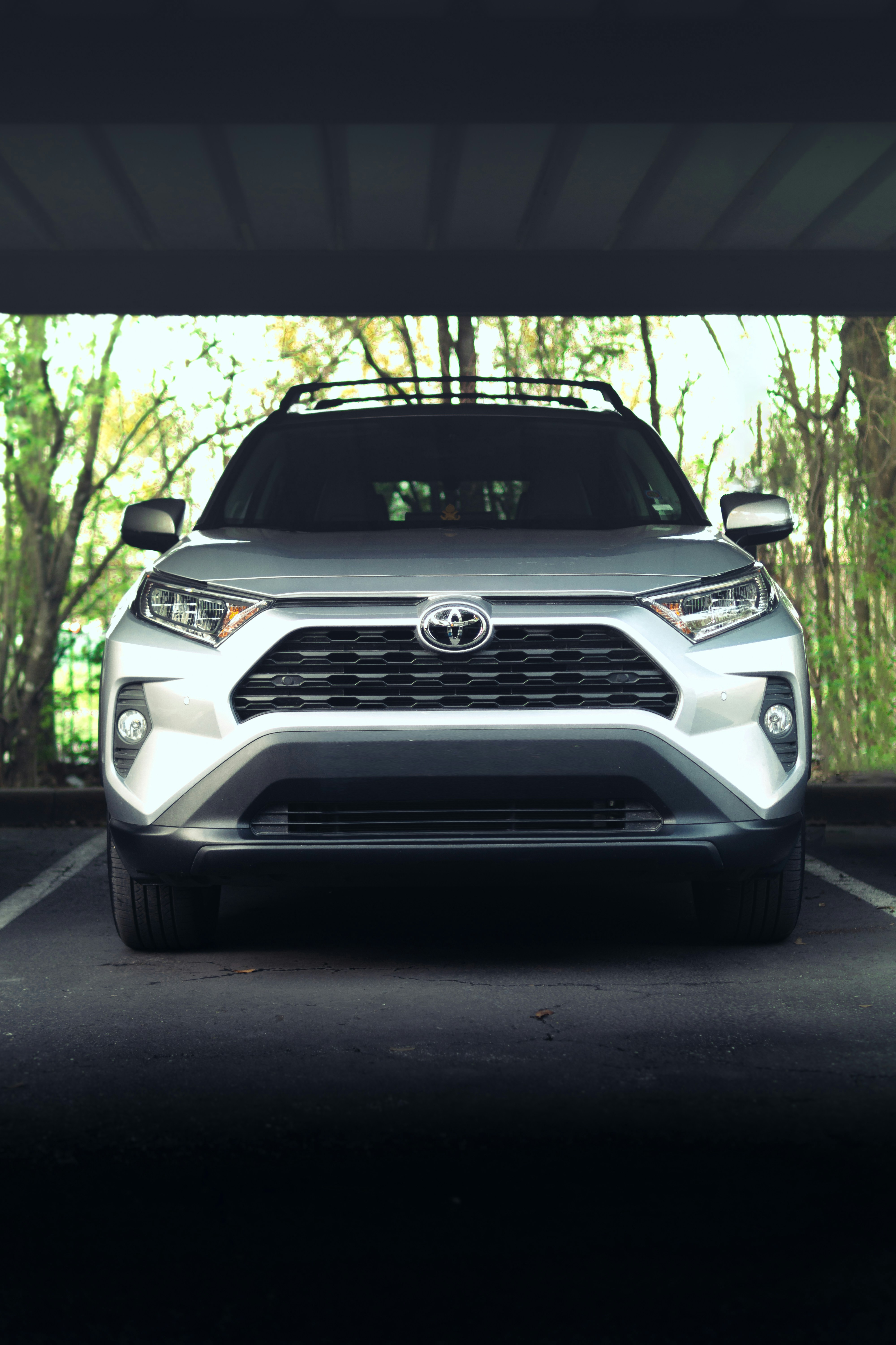 Saltéate los SUV de lujo de nivel básico: este Toyota tiene más sentido.