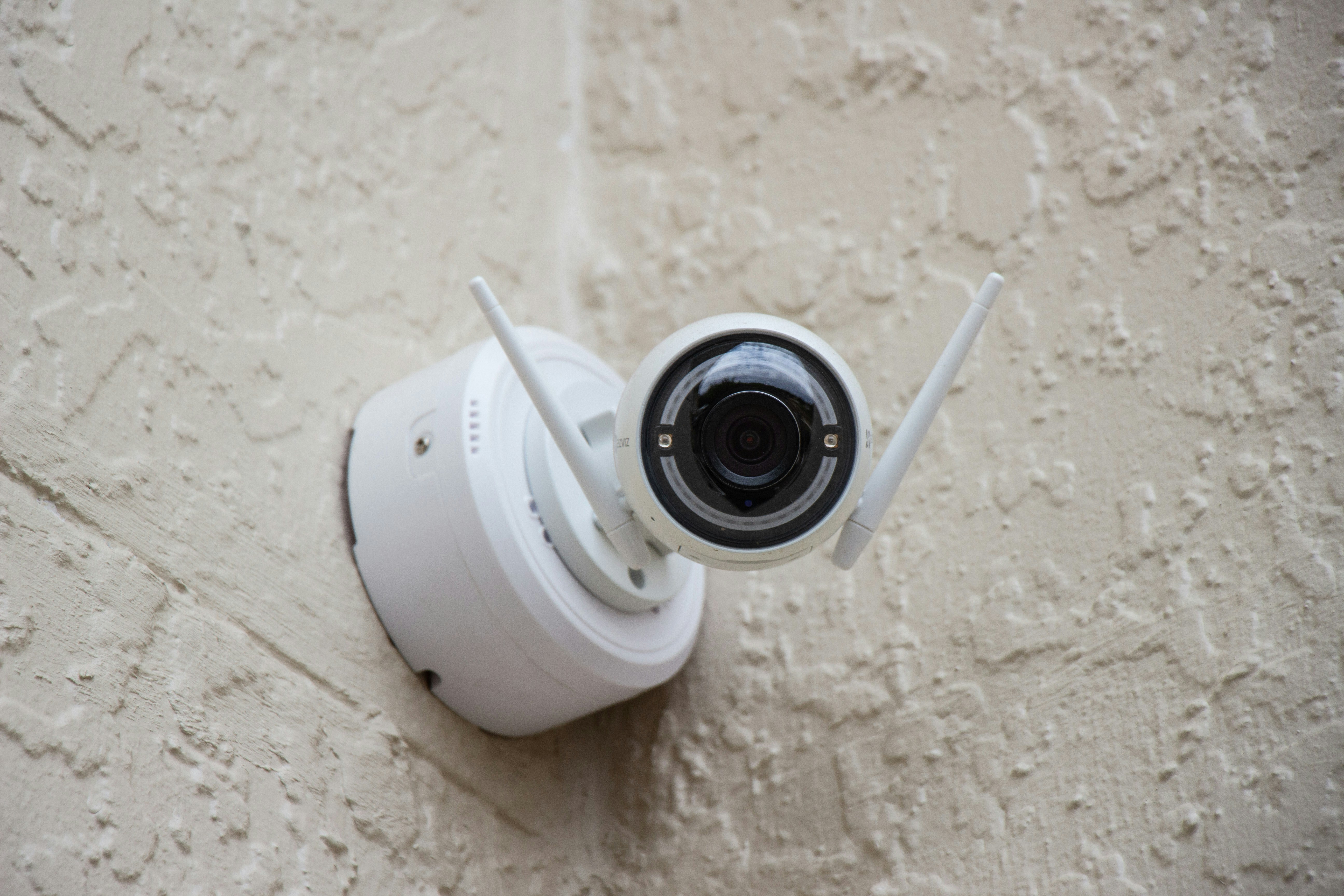 Por qué uso cámaras de seguridad inalámbricas en casa en lugar de un sistema cableado - después de años de pruebas
