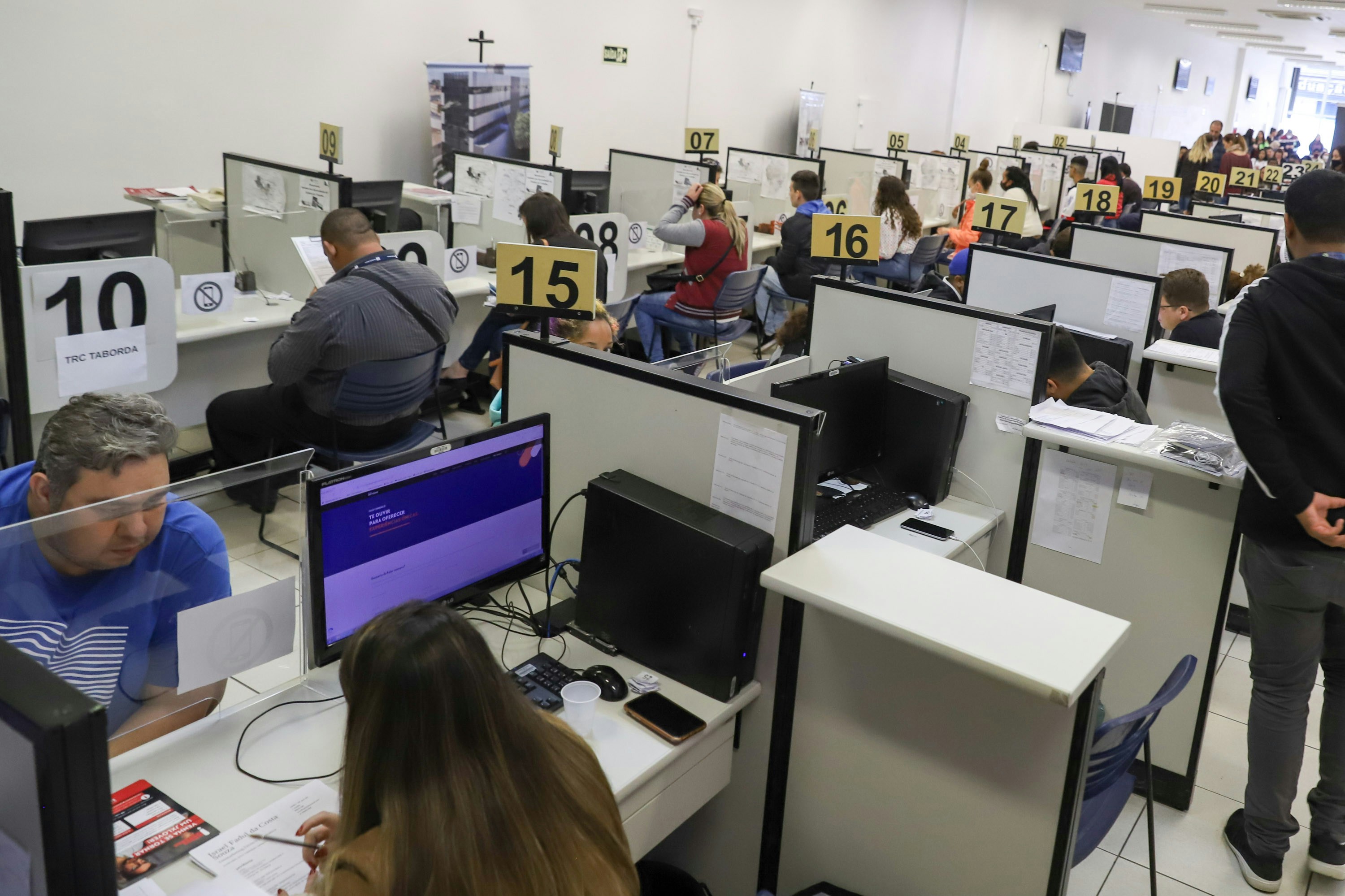 Coste de la automatización de empresas sin programación en España: Precios reales de más de 50 proyectos en servicios de recursos humanos