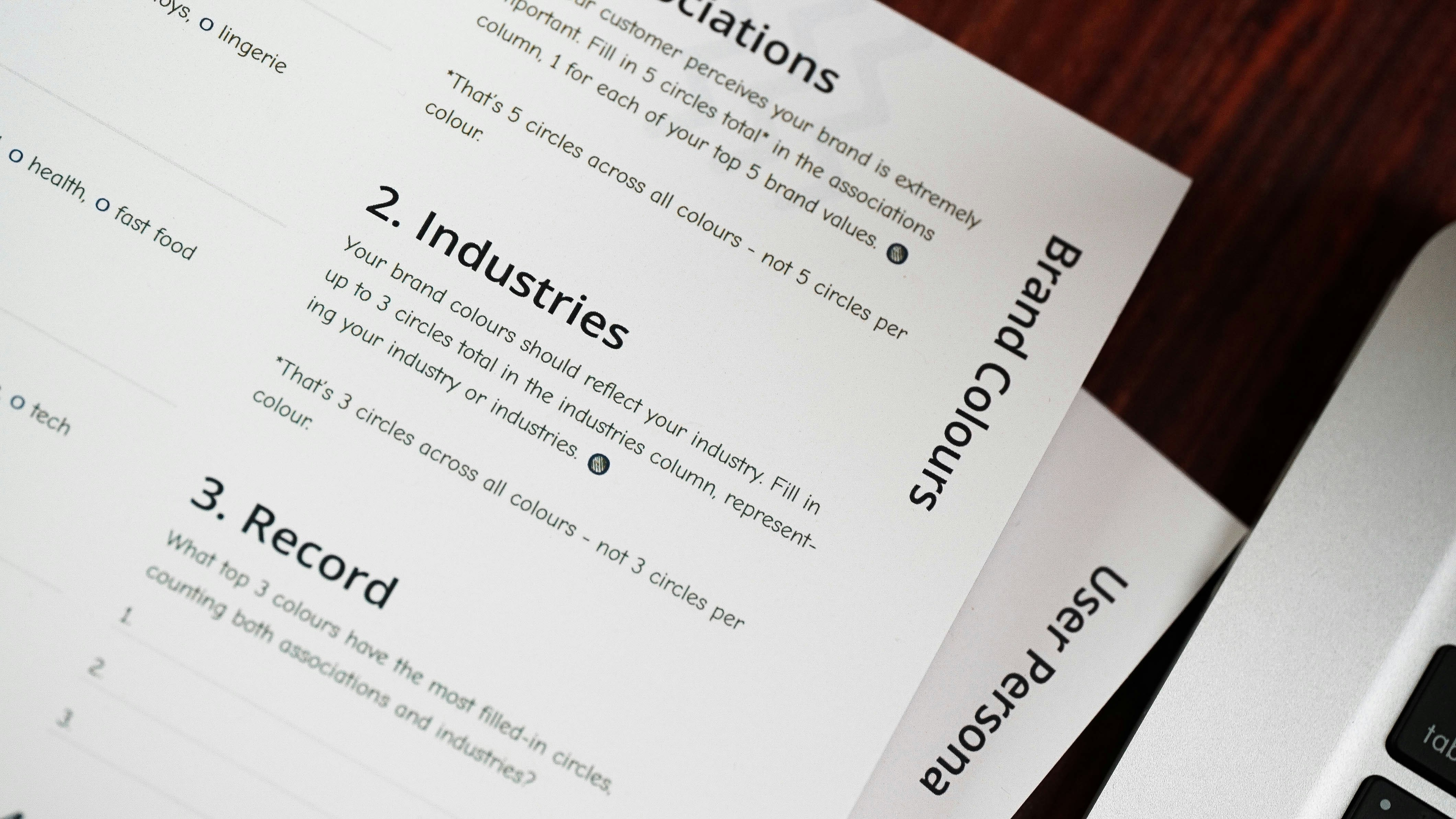 ¿Qué industrias utilizan cómo automatizar la gestión de documentos legales?